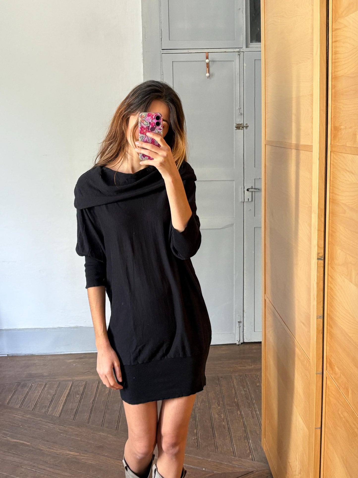 Vintage Lee minimalist dress, Elegant black comfortable mini dress, Luxury fit half sleeve short dres, Mock neck Little black dress, Size L