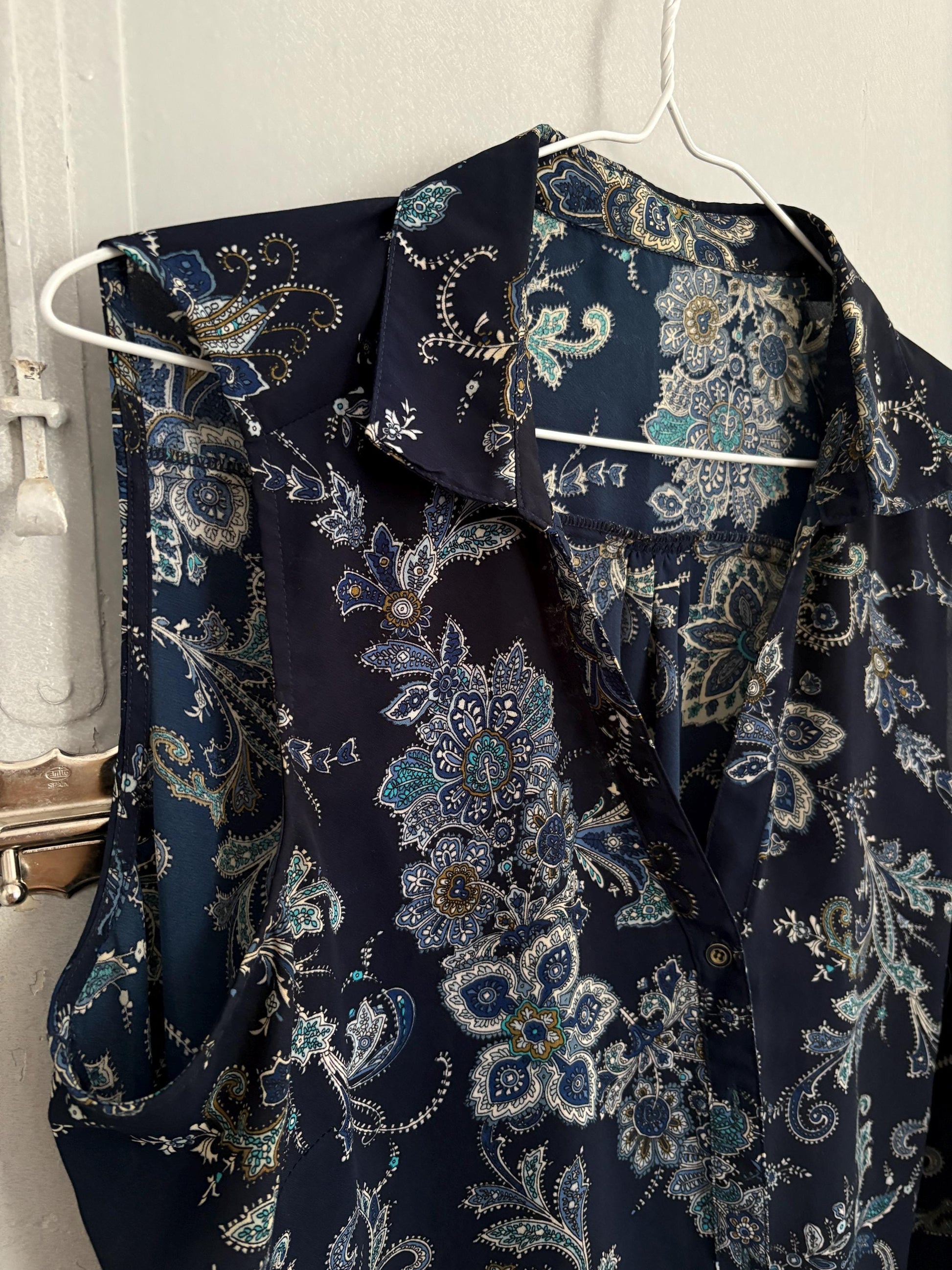 Vintage floral sleeveless blouse, navy blue summer button-up, boho chic retro top, lightweight paisley shirt, tie-front or loose-fit styling