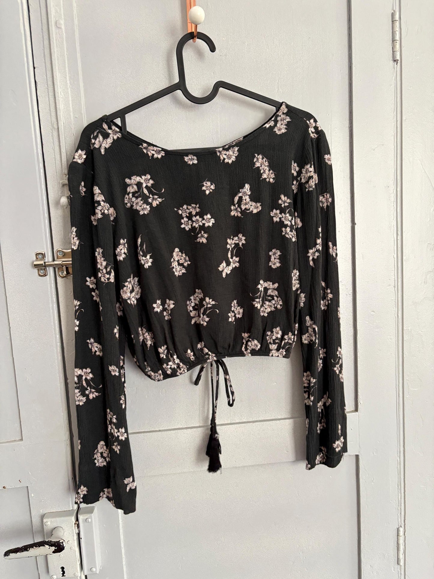 Vintage floral tie-front blouse, boho cropped top, romantic dark academia aesthetic, feminine retro long-sleeve shirt, festival fairycore