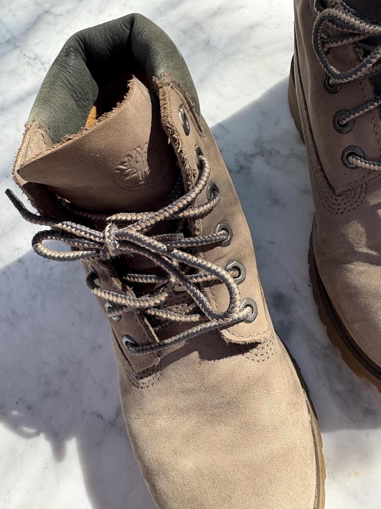 Timberland Kids Boots EU 33 Light Grey | Hardly Worn Outdoor Hiking Boots | Durable Winter Shoes | Waterproof Leather Ankle Boots