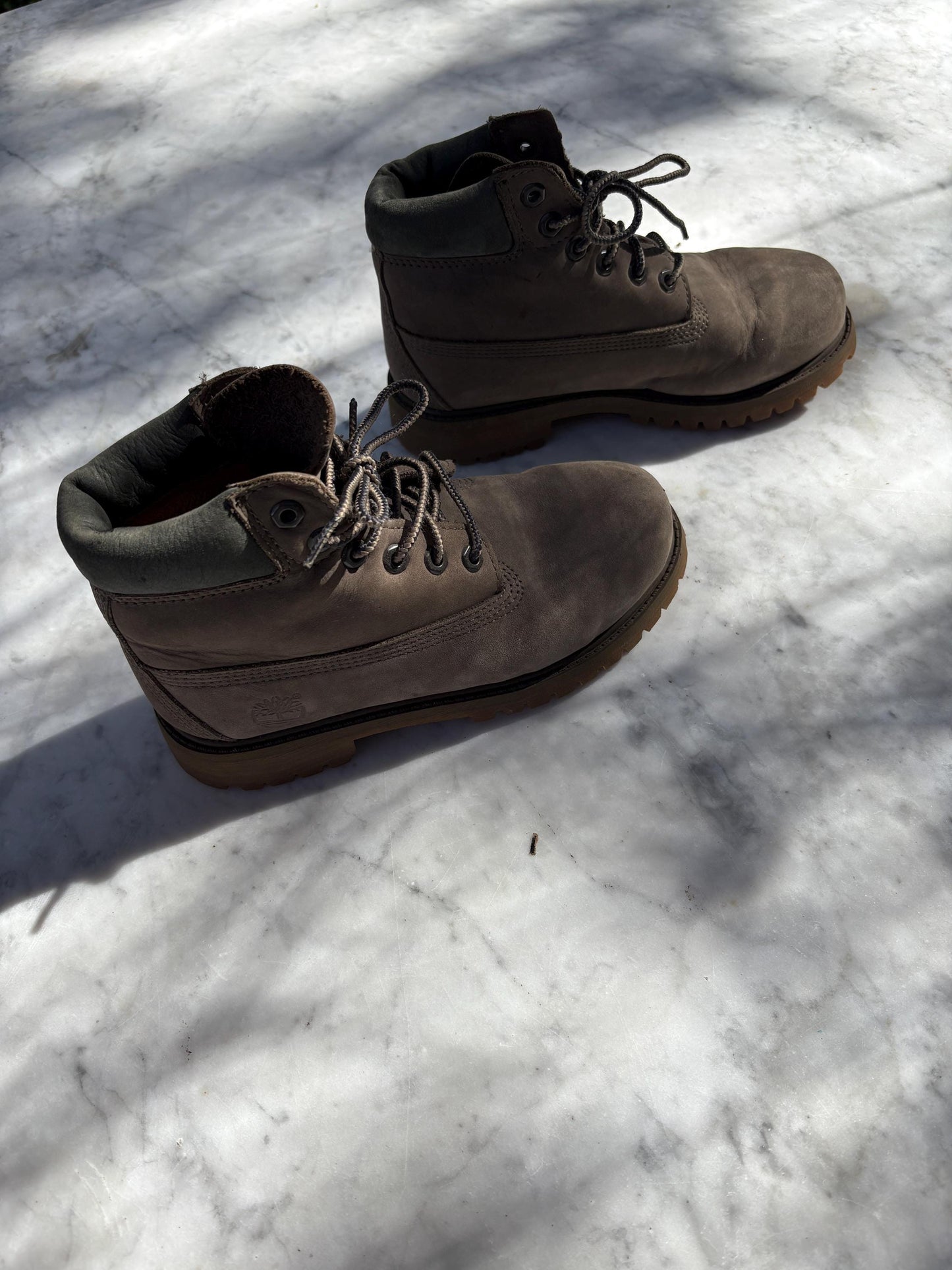 Timberland Kids Boots EU 33 Light Grey | Hardly Worn Outdoor Hiking Boots | Durable Winter Shoes | Waterproof Leather Ankle Boots