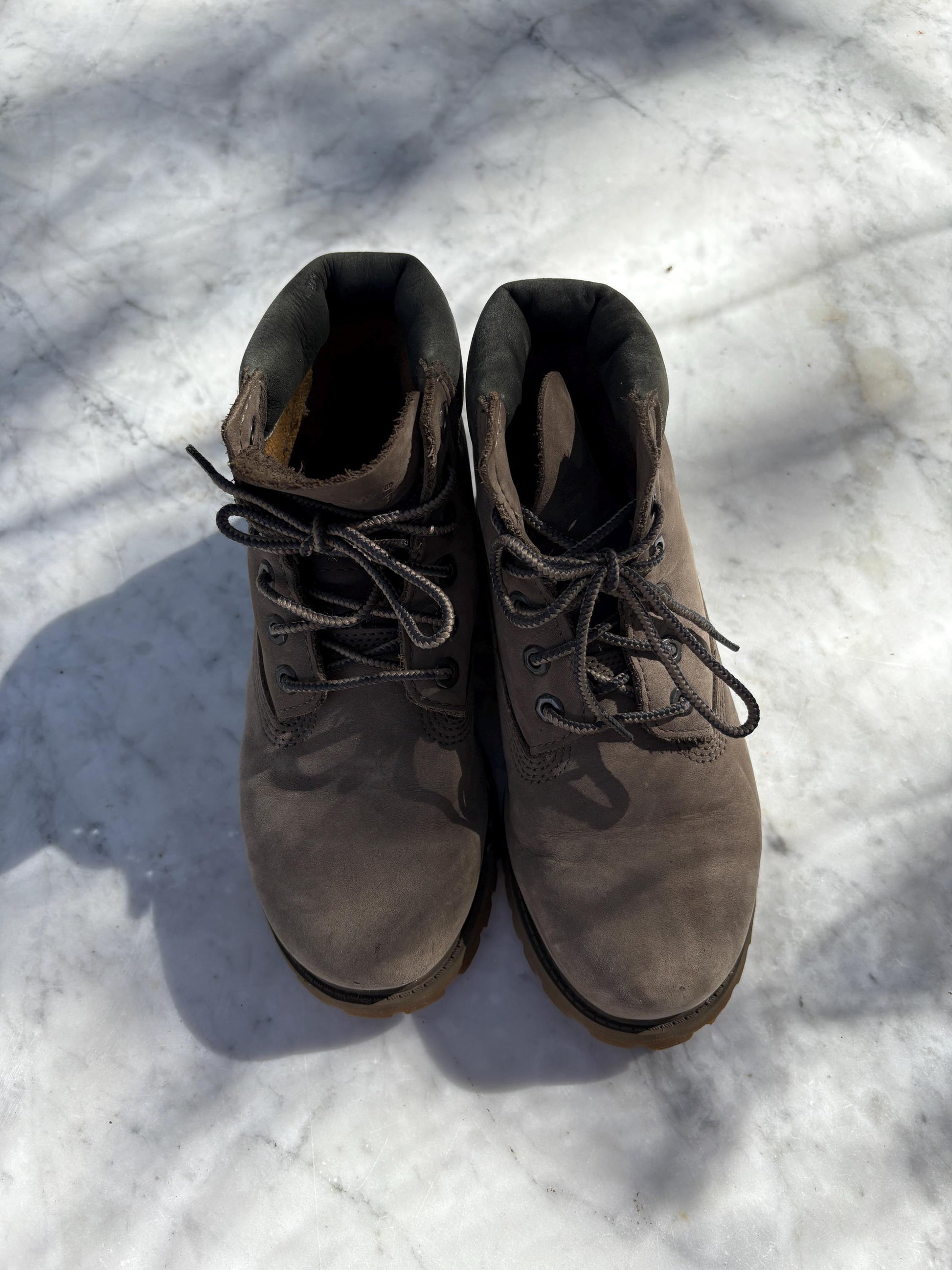 Timberland Kids Boots EU 33 Light Grey | Hardly Worn Outdoor Hiking Boots | Durable Winter Shoes | Waterproof Leather Ankle Boots