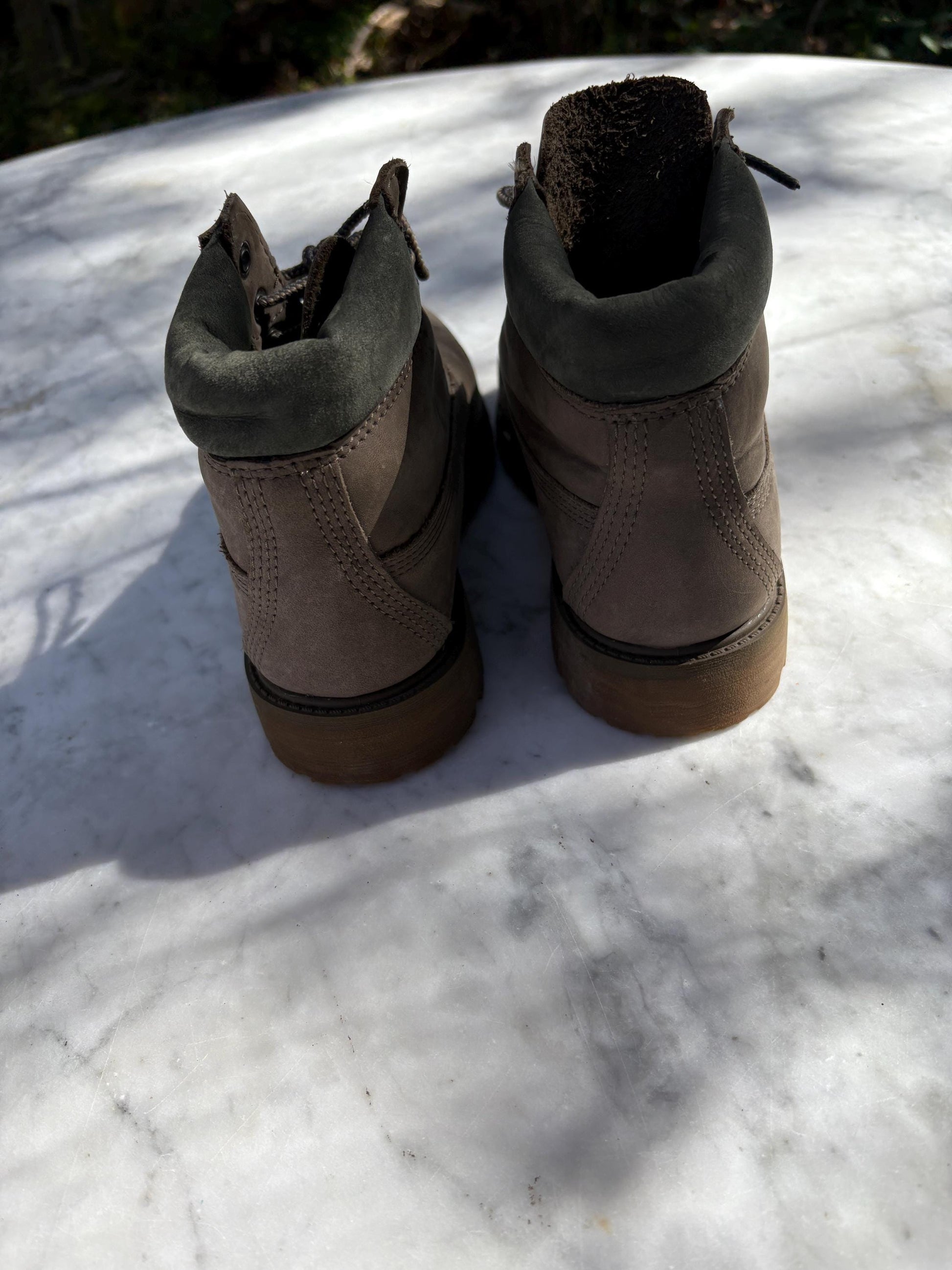 Timberland Kids Boots EU 33 Light Grey | Hardly Worn Outdoor Hiking Boots | Durable Winter Shoes | Waterproof Leather Ankle Boots