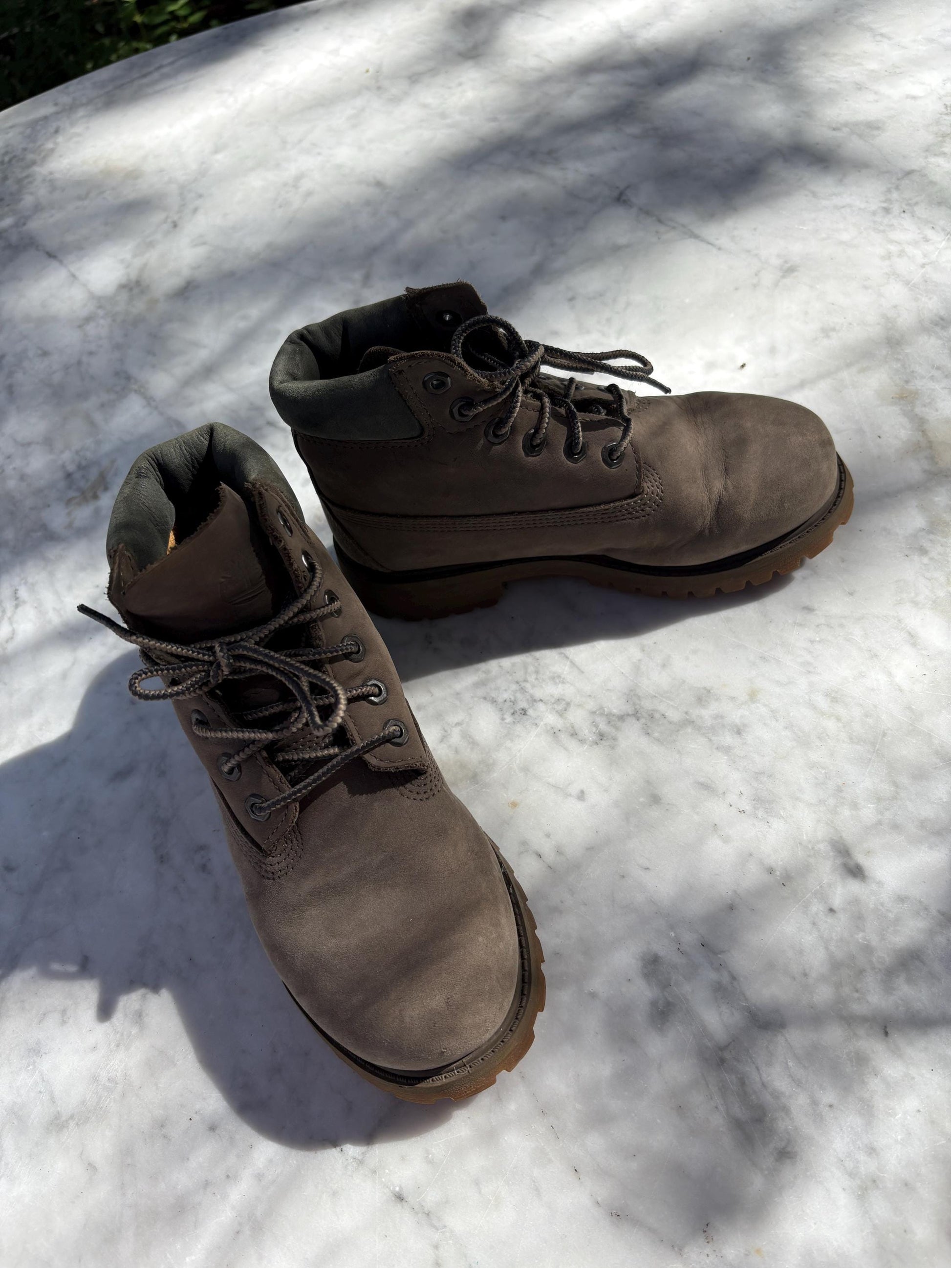 Timberland Kids Boots EU 33 Light Grey | Hardly Worn Outdoor Hiking Boots | Durable Winter Shoes | Waterproof Leather Ankle Boots