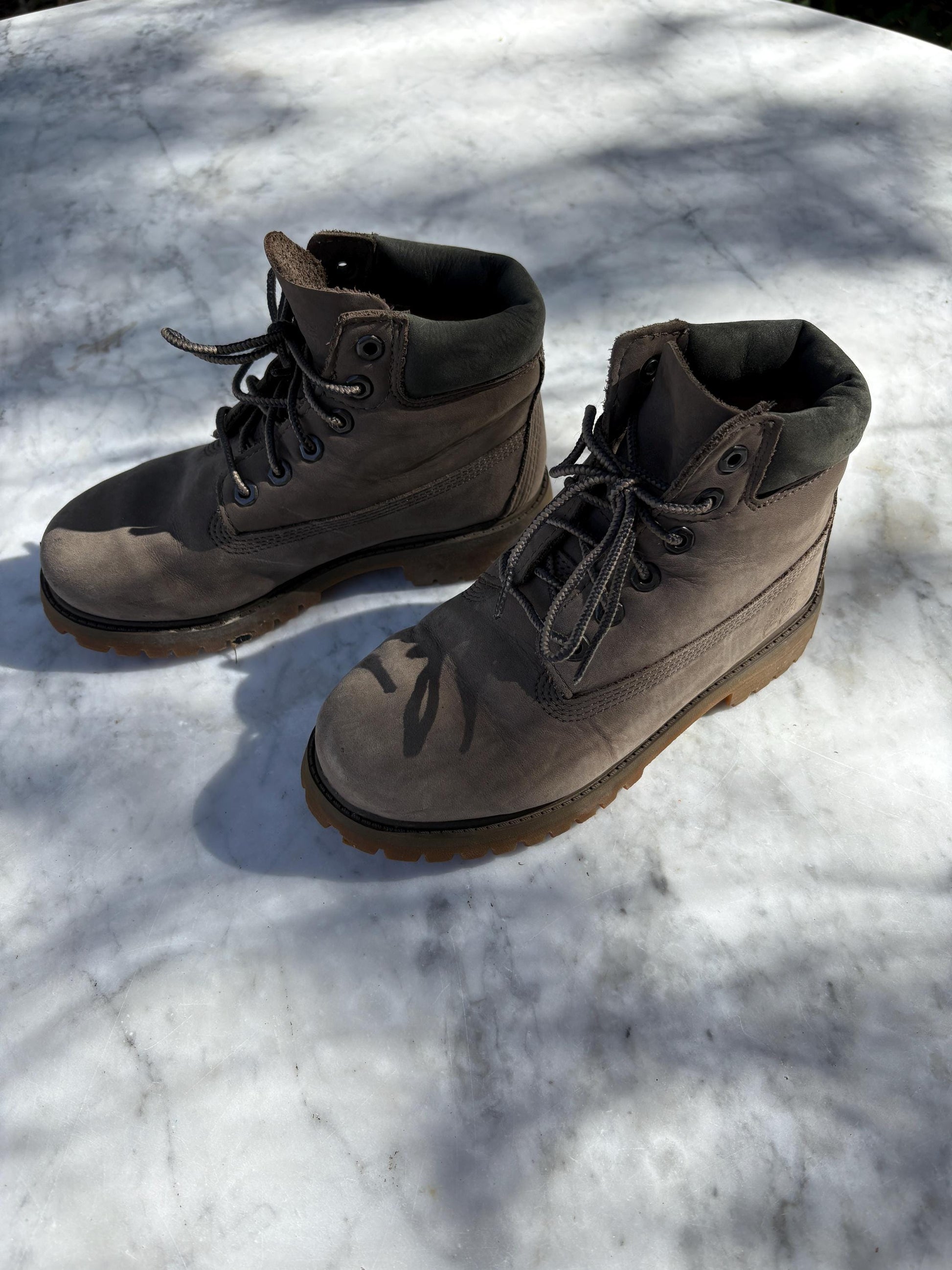 Timberland Kids Boots EU 33 Light Grey | Hardly Worn Outdoor Hiking Boots | Durable Winter Shoes | Waterproof Leather Ankle Boots