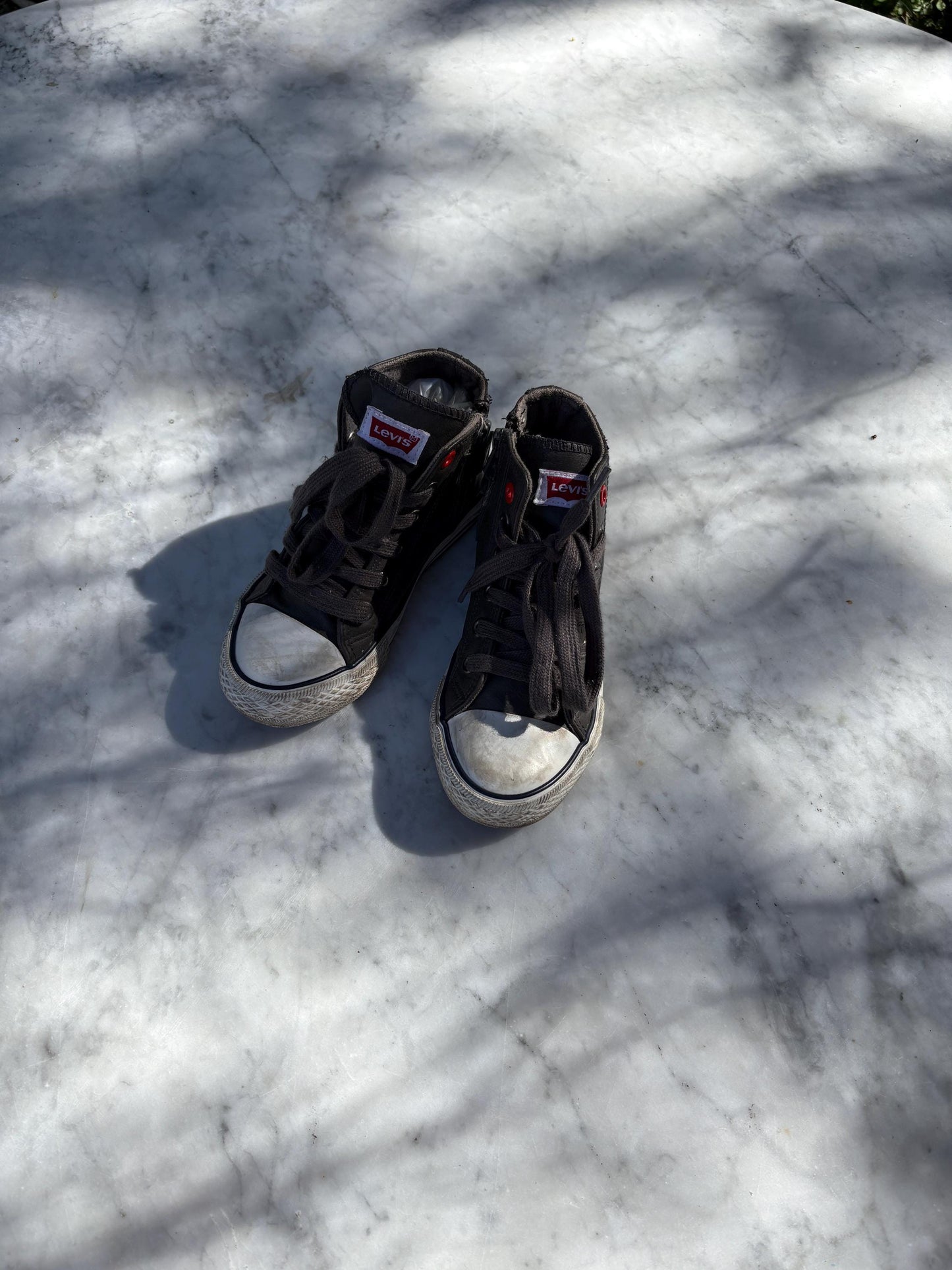 Levi’s Kids High Top Sneakers, Black Canvas Shoes, Unisex Toddler Sneakers, Vintage Levi’s Shoes, Boys and Girls Casual Footwear, size 30 EU