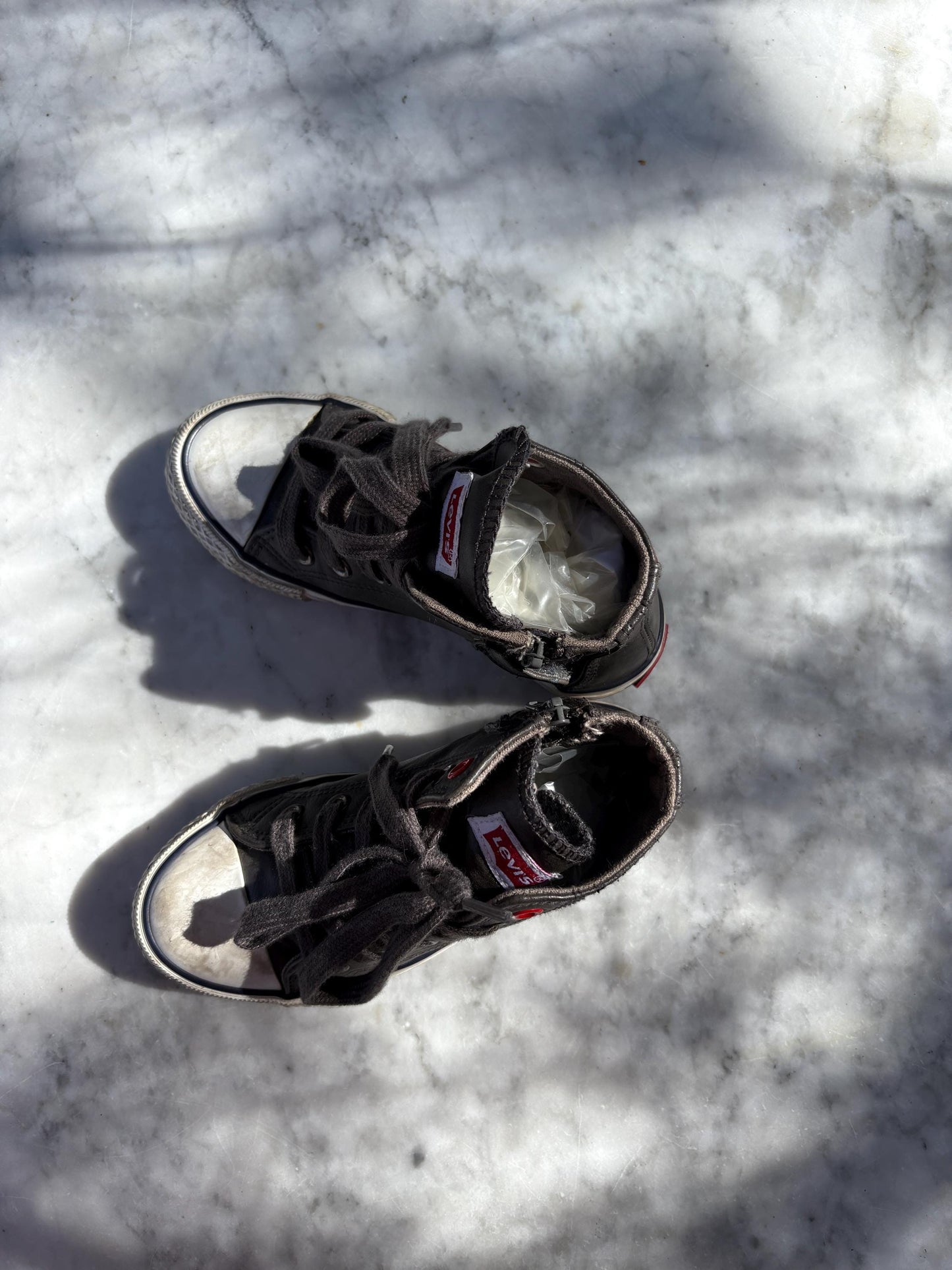 Levi’s Kids High Top Sneakers, Black Canvas Shoes, Unisex Toddler Sneakers, Vintage Levi’s Shoes, Boys and Girls Casual Footwear, size 30 EU