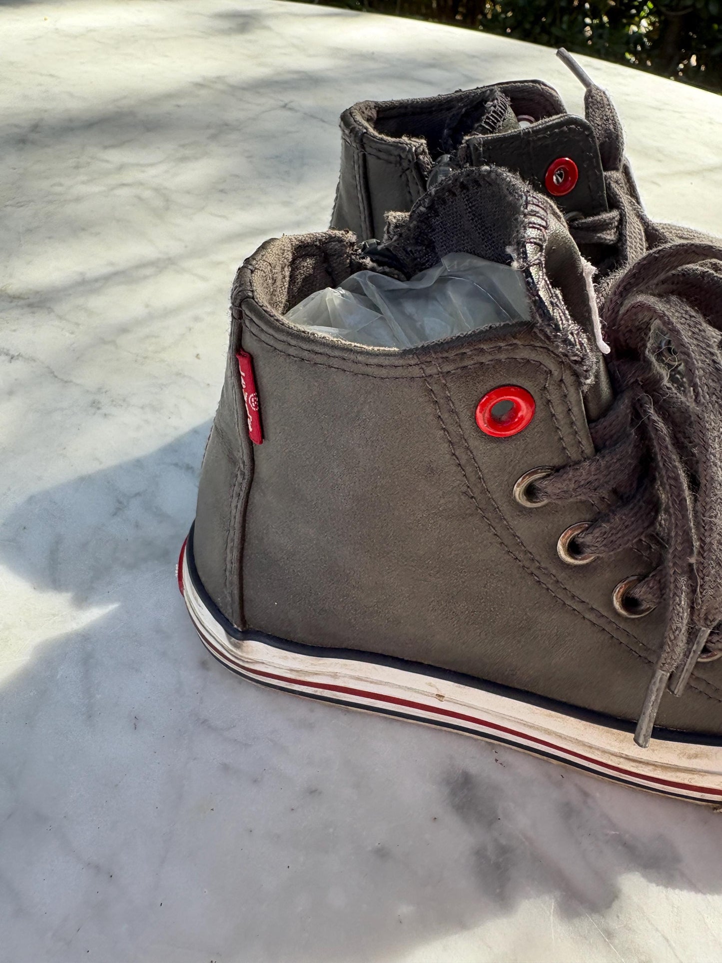 Levi’s Kids High Top Sneakers, Black Canvas Shoes, Unisex Toddler Sneakers, Vintage Levi’s Shoes, Boys and Girls Casual Footwear, size 30 EU