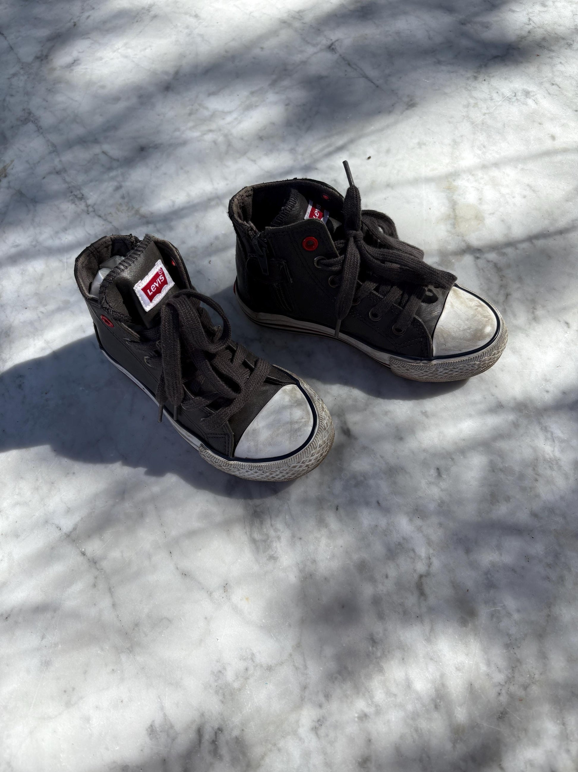 Levi’s Kids High Top Sneakers, Black Canvas Shoes, Unisex Toddler Sneakers, Vintage Levi’s Shoes, Boys and Girls Casual Footwear, size 30 EU