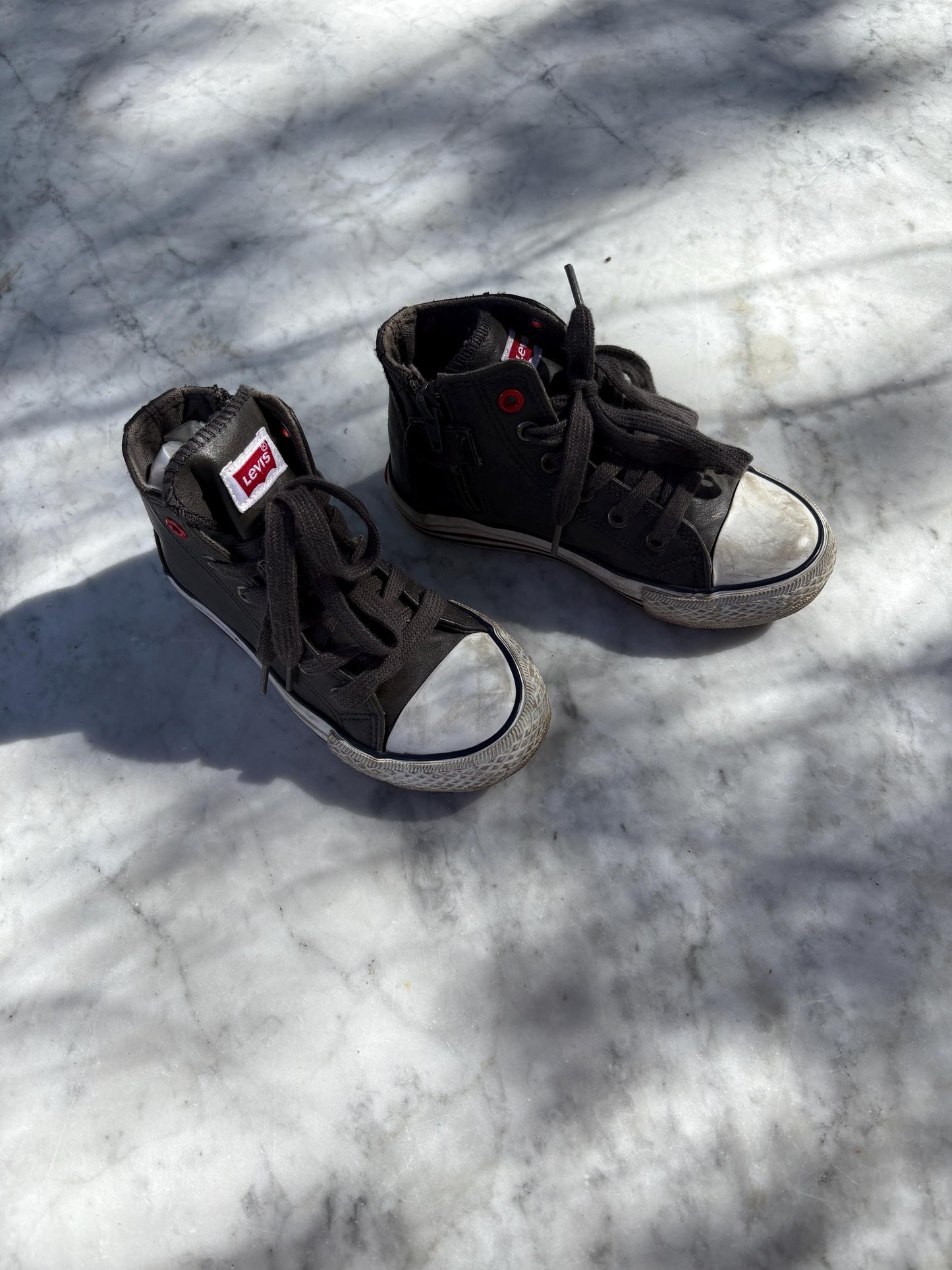 Levi’s Kids High Top Sneakers, Black Canvas Shoes, Unisex Toddler Sneakers, Vintage Levi’s Shoes, Boys and Girls Casual Footwear, size 30 EU