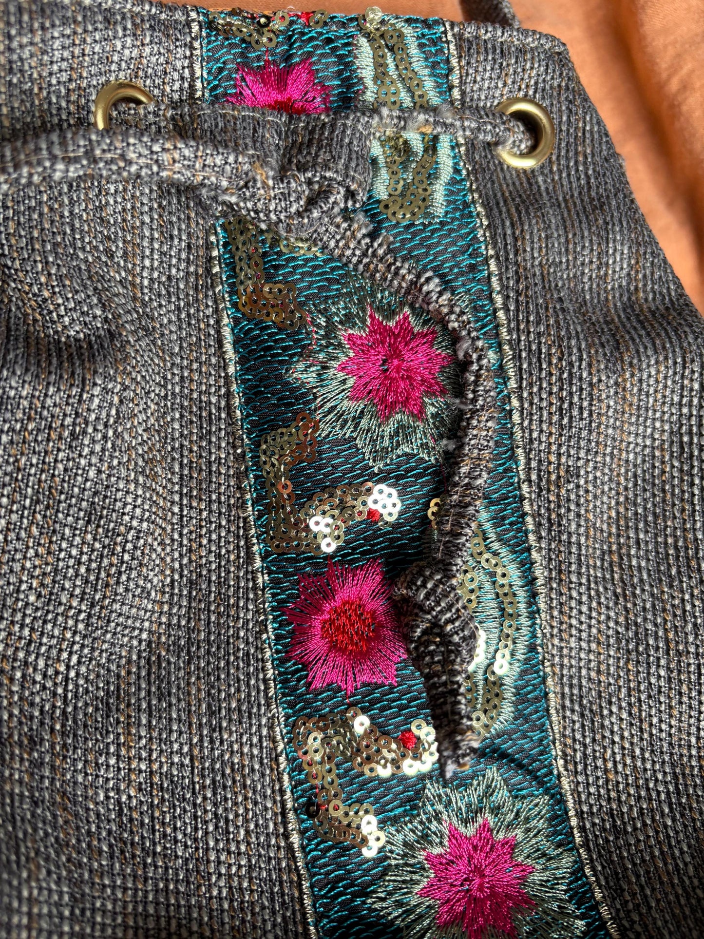 Vintage Flamenca Shoulder Bag – Crossbody with Sequin Embroidery, Boho Floral Design, 25x25 cm