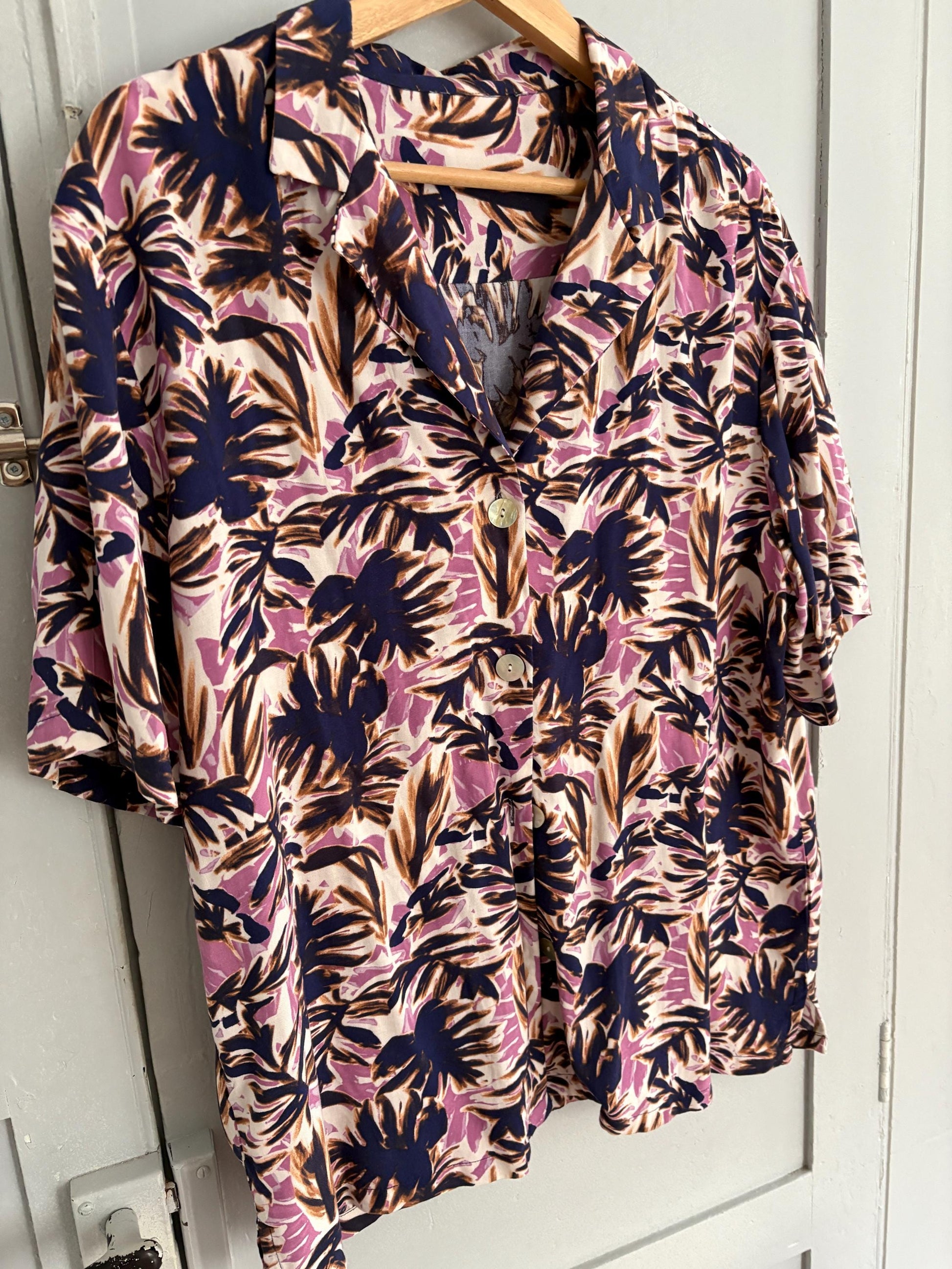 Vintage Hawaiian Shirt, Tropical Print Button Up, Short Sleeve Summer Shirt, Unisex Relaxed Fit, Purple Palm Leaves, Size L