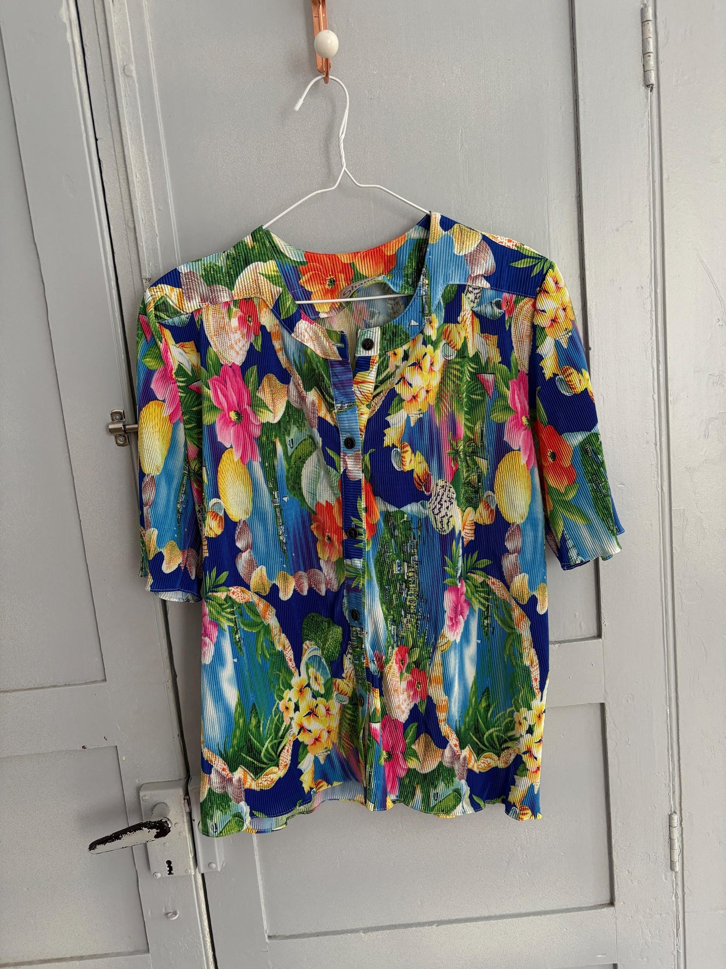 Vintage tropical floral woman camisole, 60s flower top, Short sleeve colourful feminine summer clothing