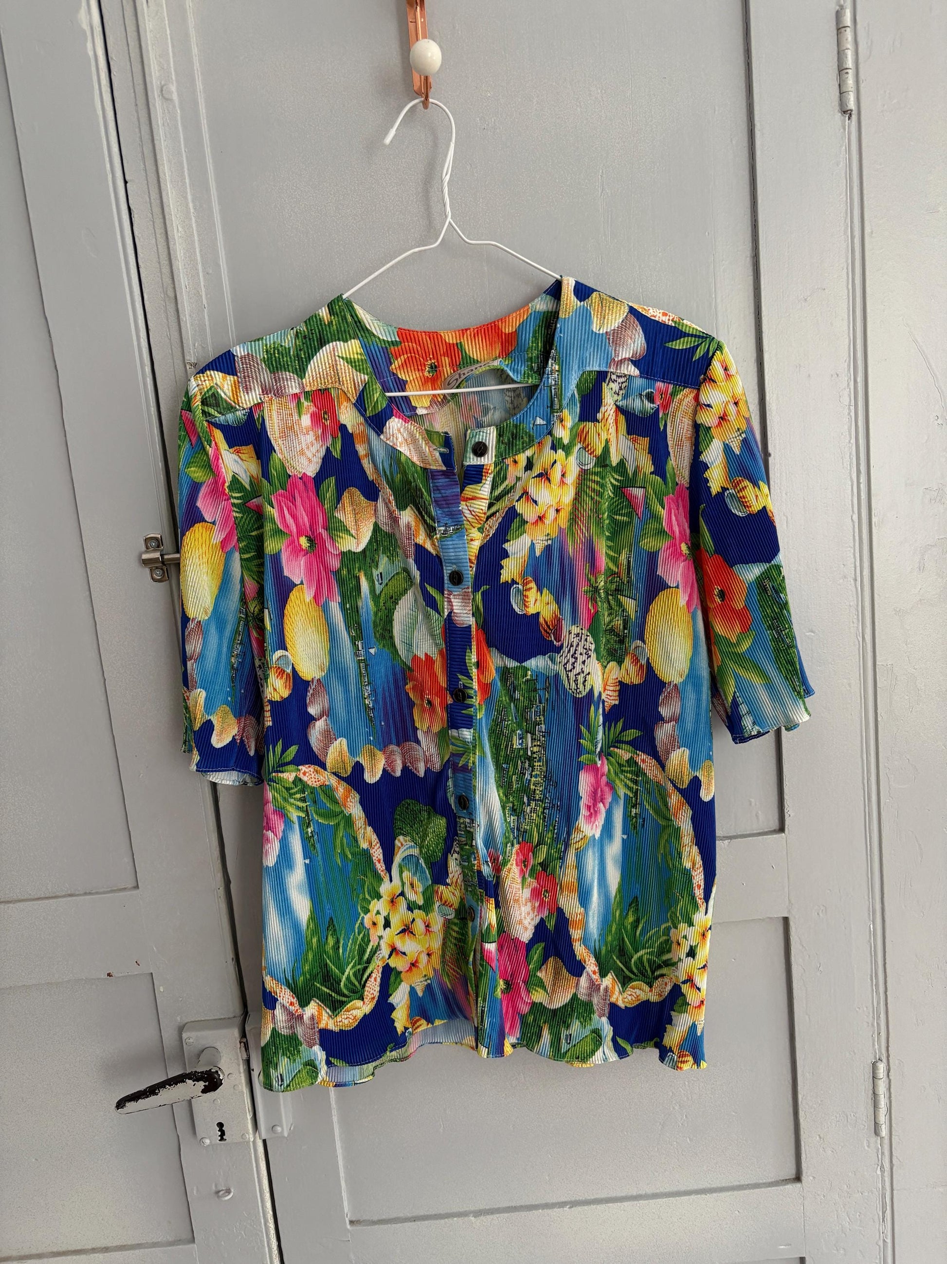 Vintage tropical floral woman camisole, 60s flower top, Short sleeve colourful feminine summer clothing
