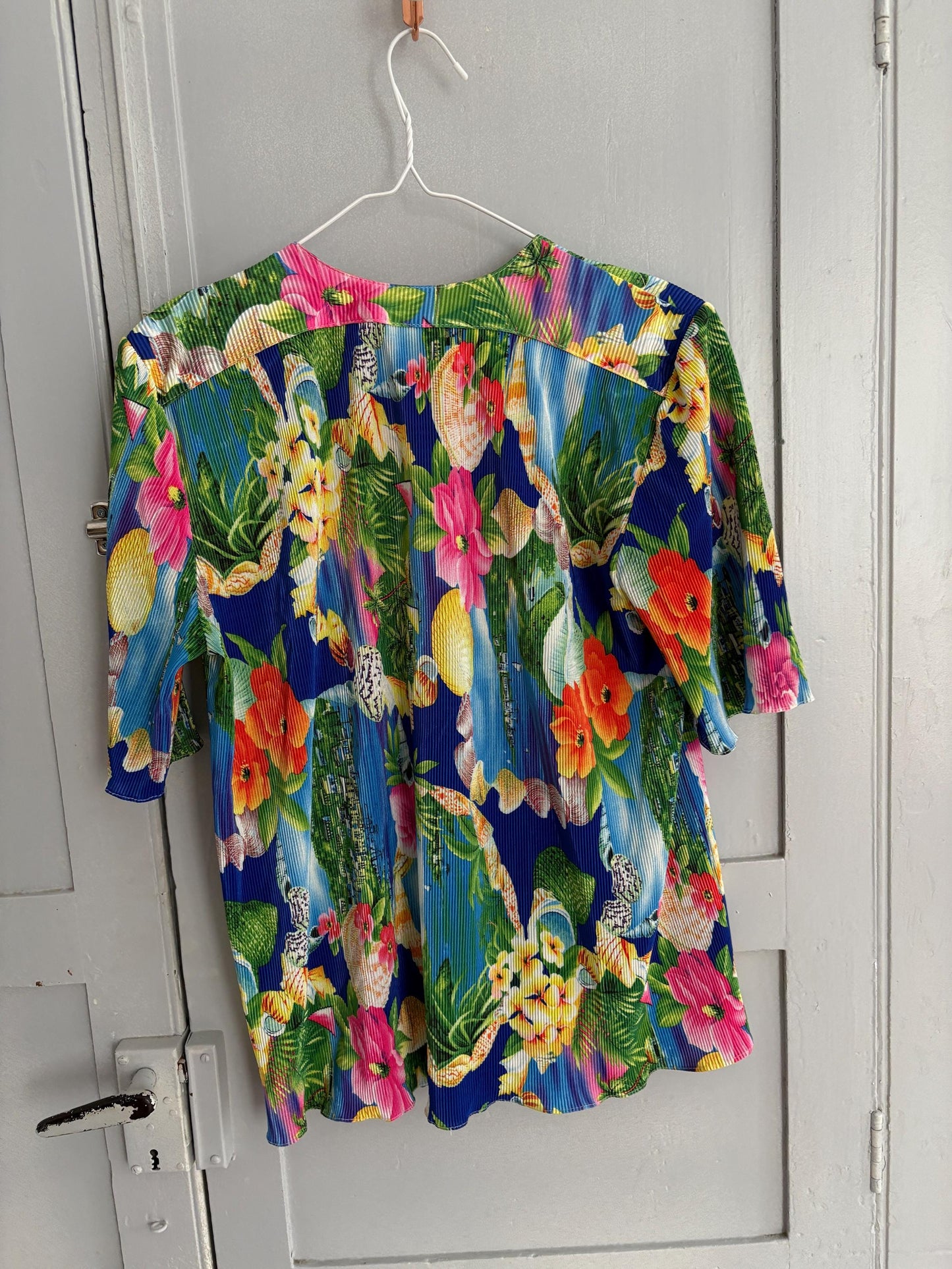 Vintage tropical floral woman camisole, 60s flower top, Short sleeve colourful feminine summer clothing
