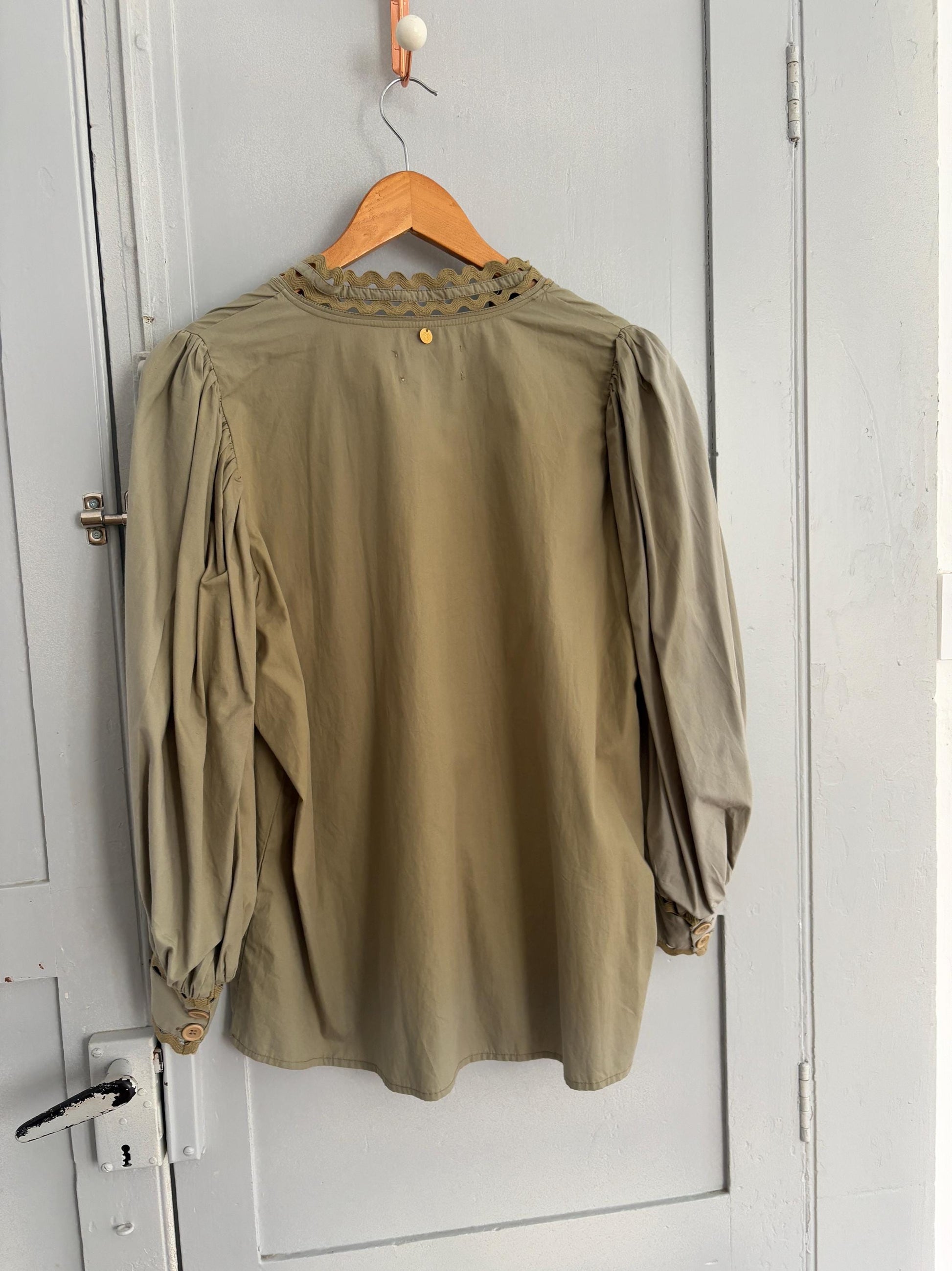 Vintage Antik Batik Statement Blouse – Romantic & Unique Design