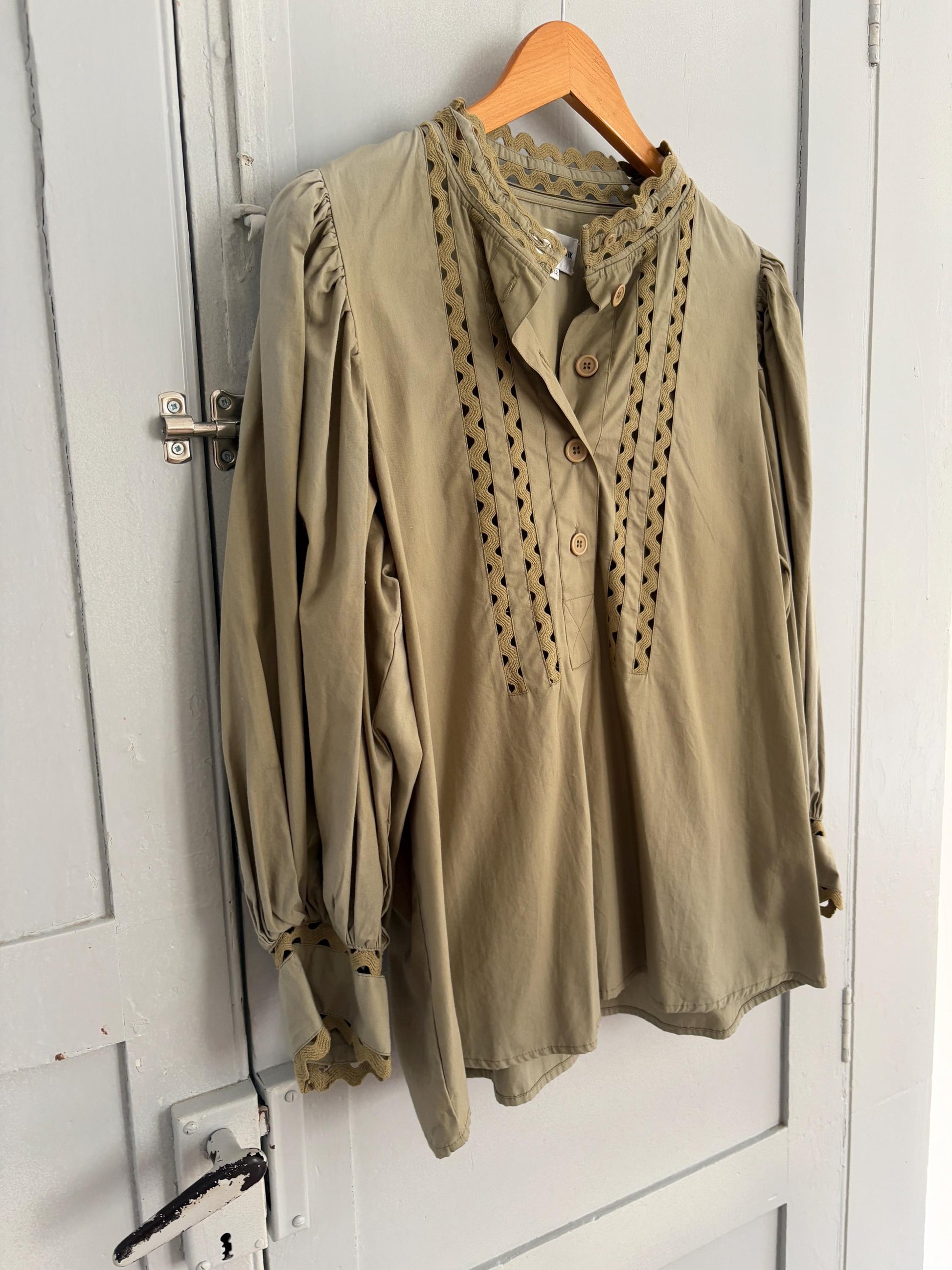 Vintage Antik Batik Statement Blouse – Romantic & Unique Design