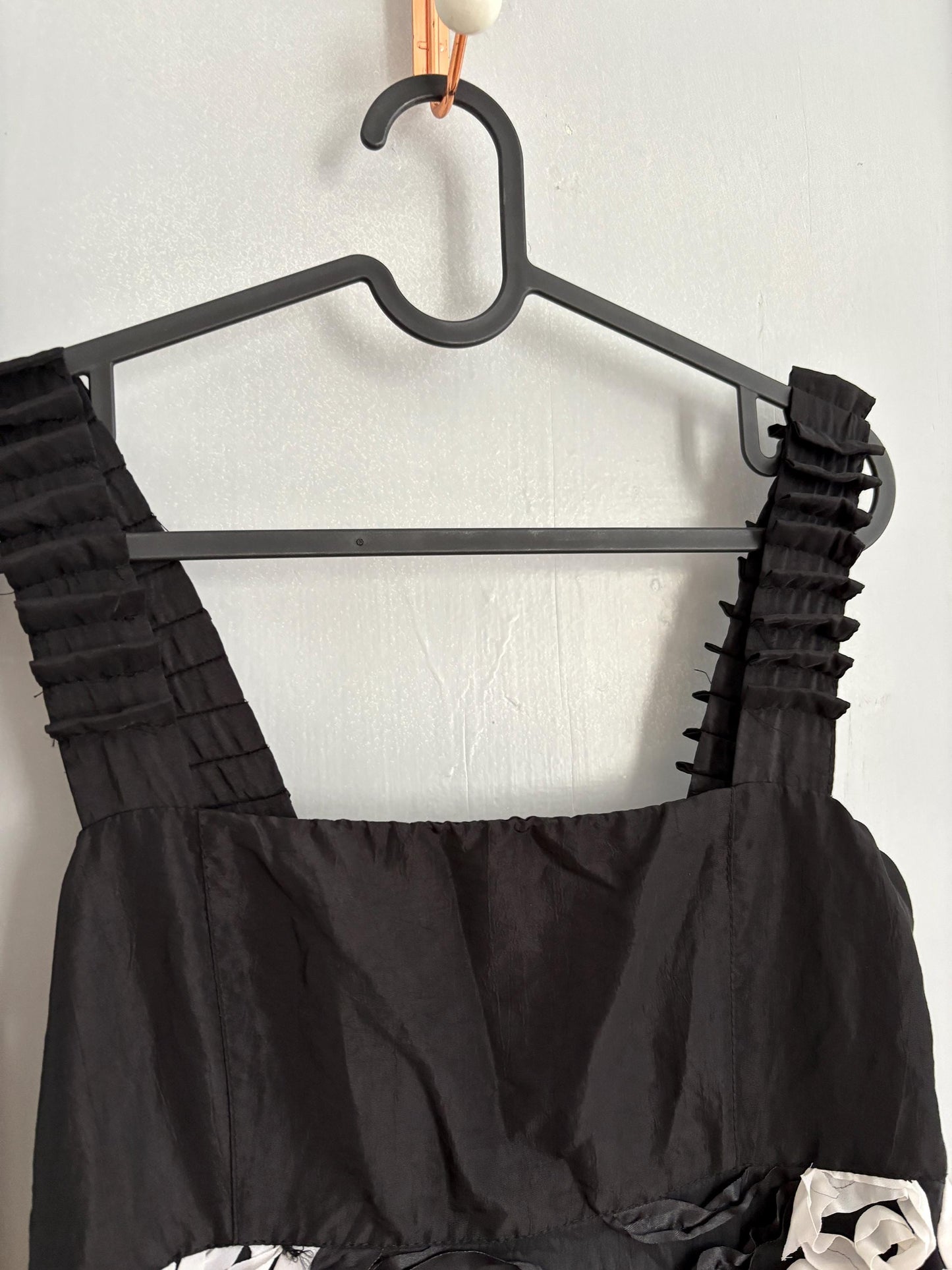 Vintage Black & White 3D Floral Evening Gown – Romantic Statement Maxi Dress with Elegant Neckline