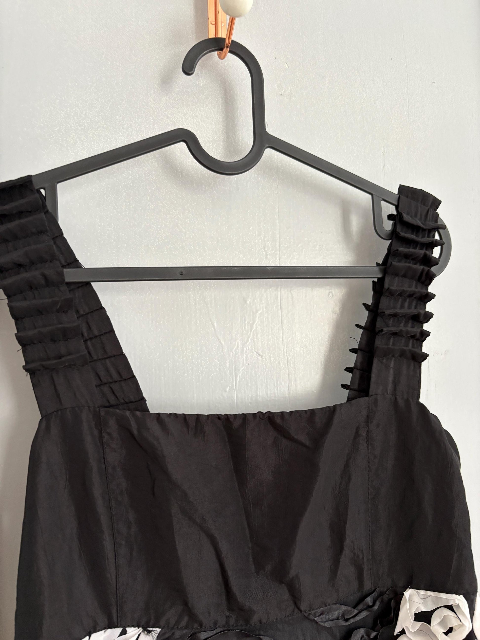 Vintage Black & White 3D Floral Evening Gown – Romantic Statement Maxi Dress with Elegant Neckline