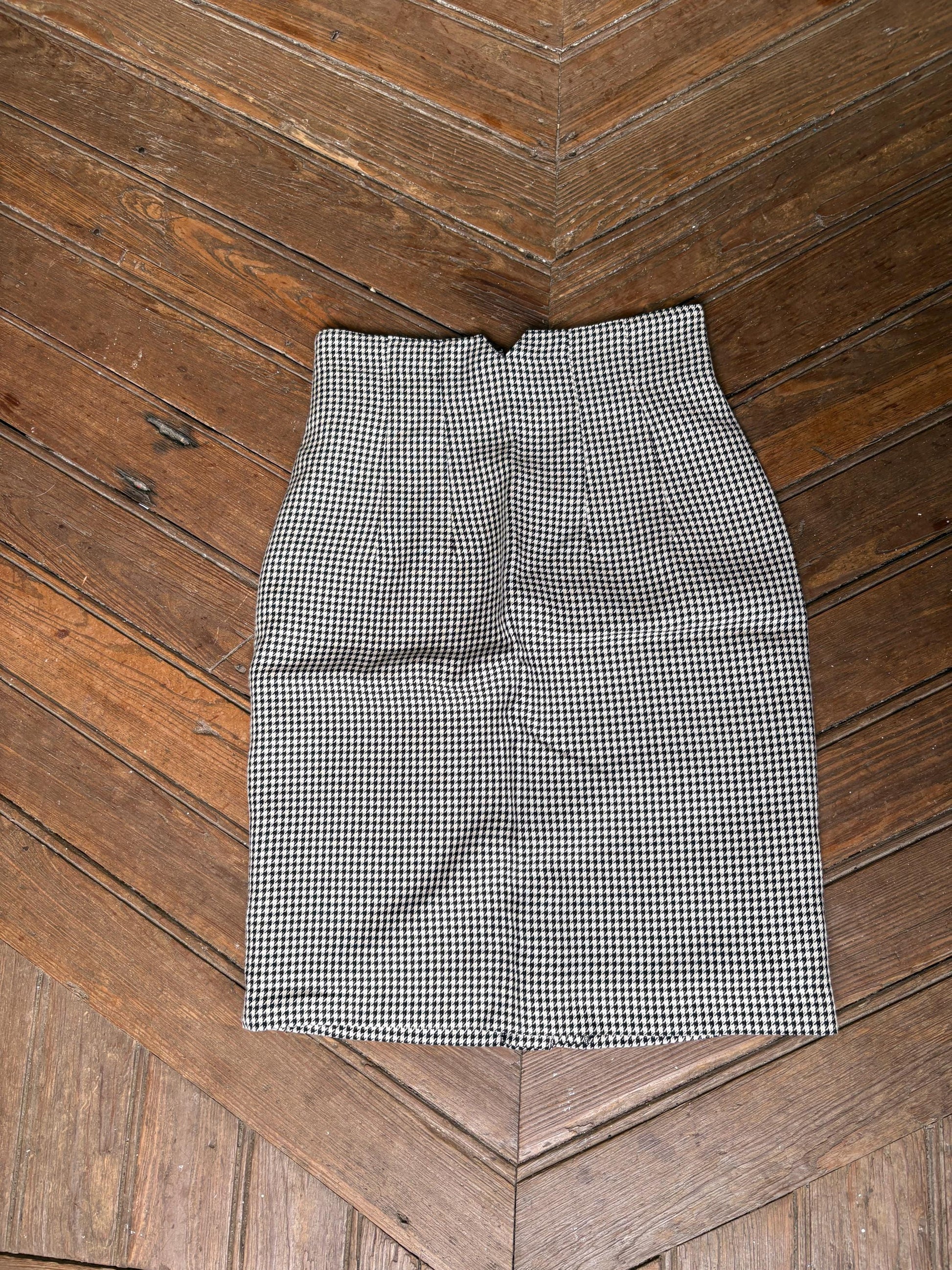 Vintage High-Waist Houndstooth Skirt – Chic.
