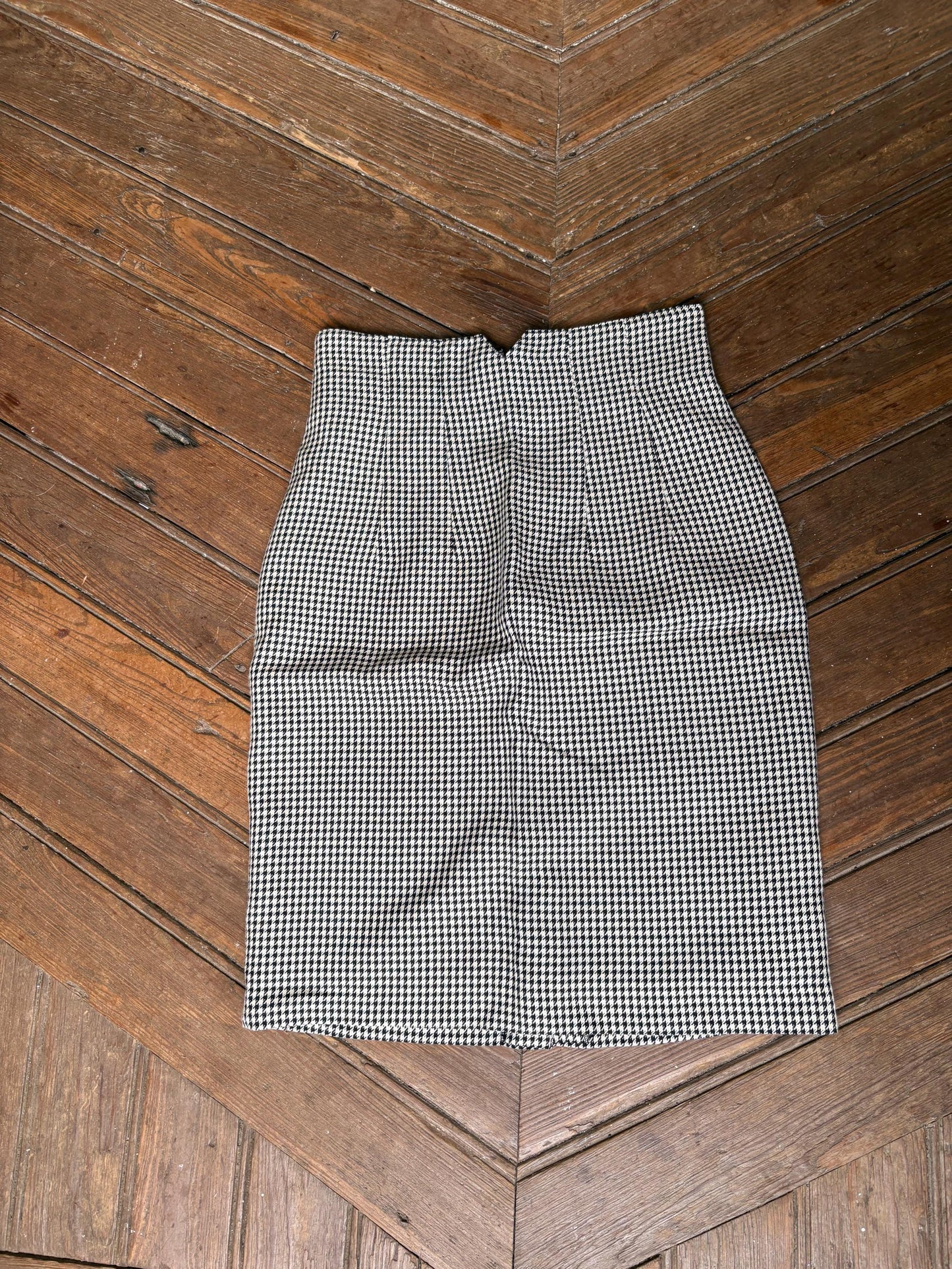 Vintage High-Waist Houndstooth Skirt, Luxury feminine pencil skirt, Parisian Chic high rise mini skirt