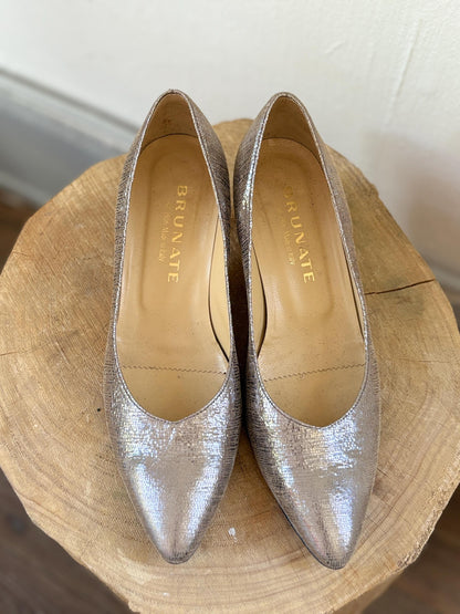 Vintage Brunate Gold Leather Low Heels — additional view 7