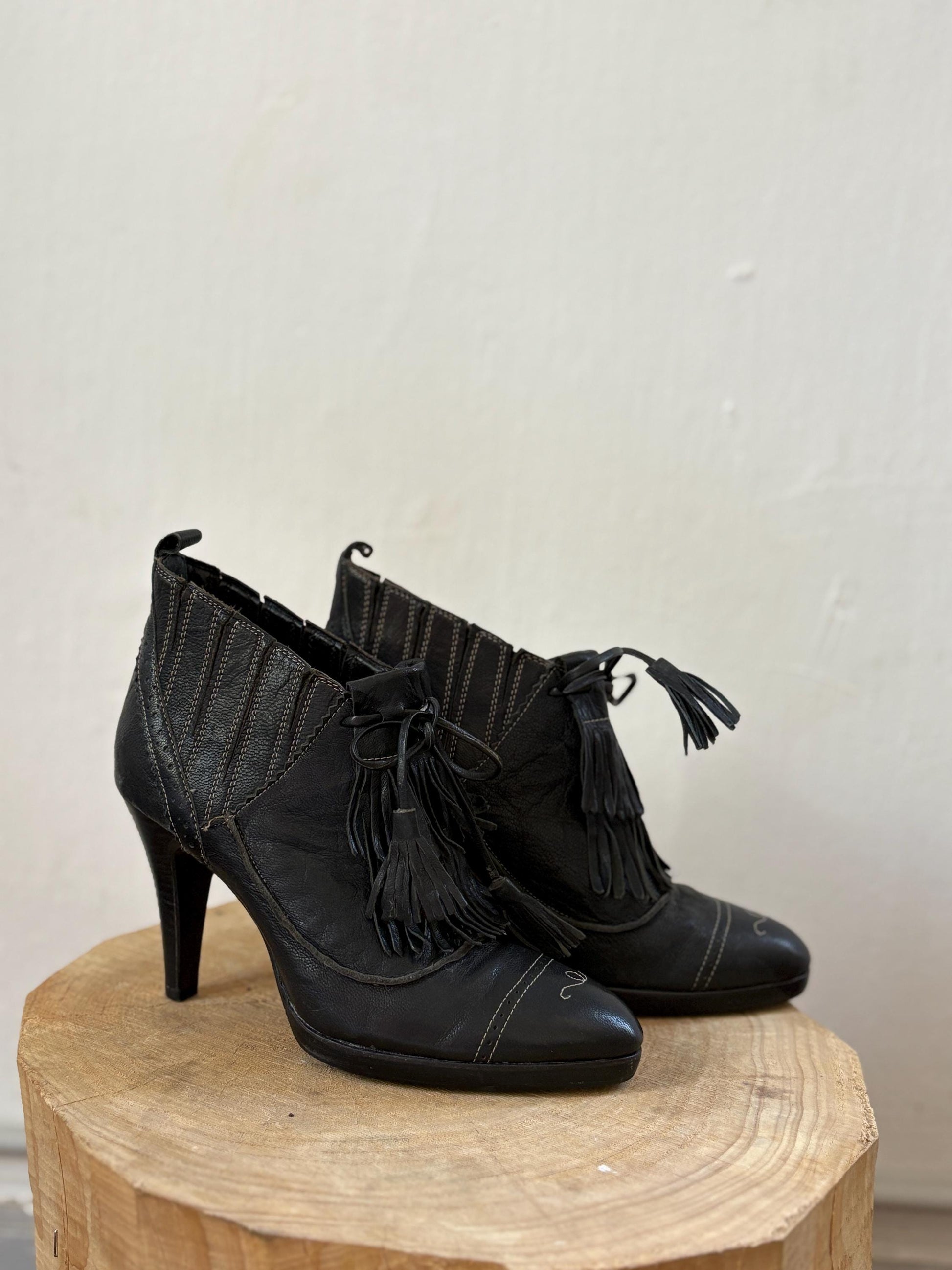 Vintage Adolfo Dominguez Black Leather Heels – Fringe Detail & Western Chic Vibes, Size EU 37 - US 6.5–7 - UK 4.5
