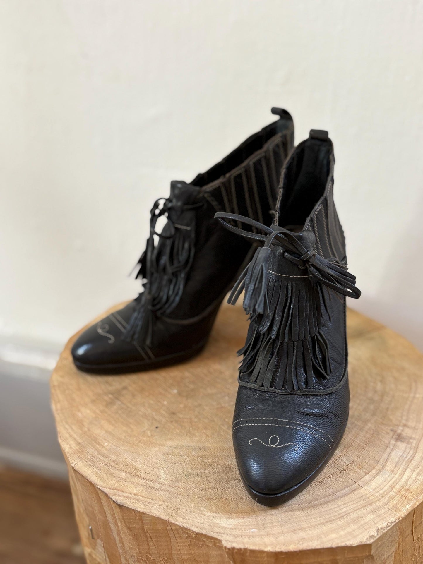 Vintage Adolfo Dominguez Black Leather Heels – Fringe Detail & Western Chic Vibes, Size EU 37 - US 6.5–7 - UK 4.5