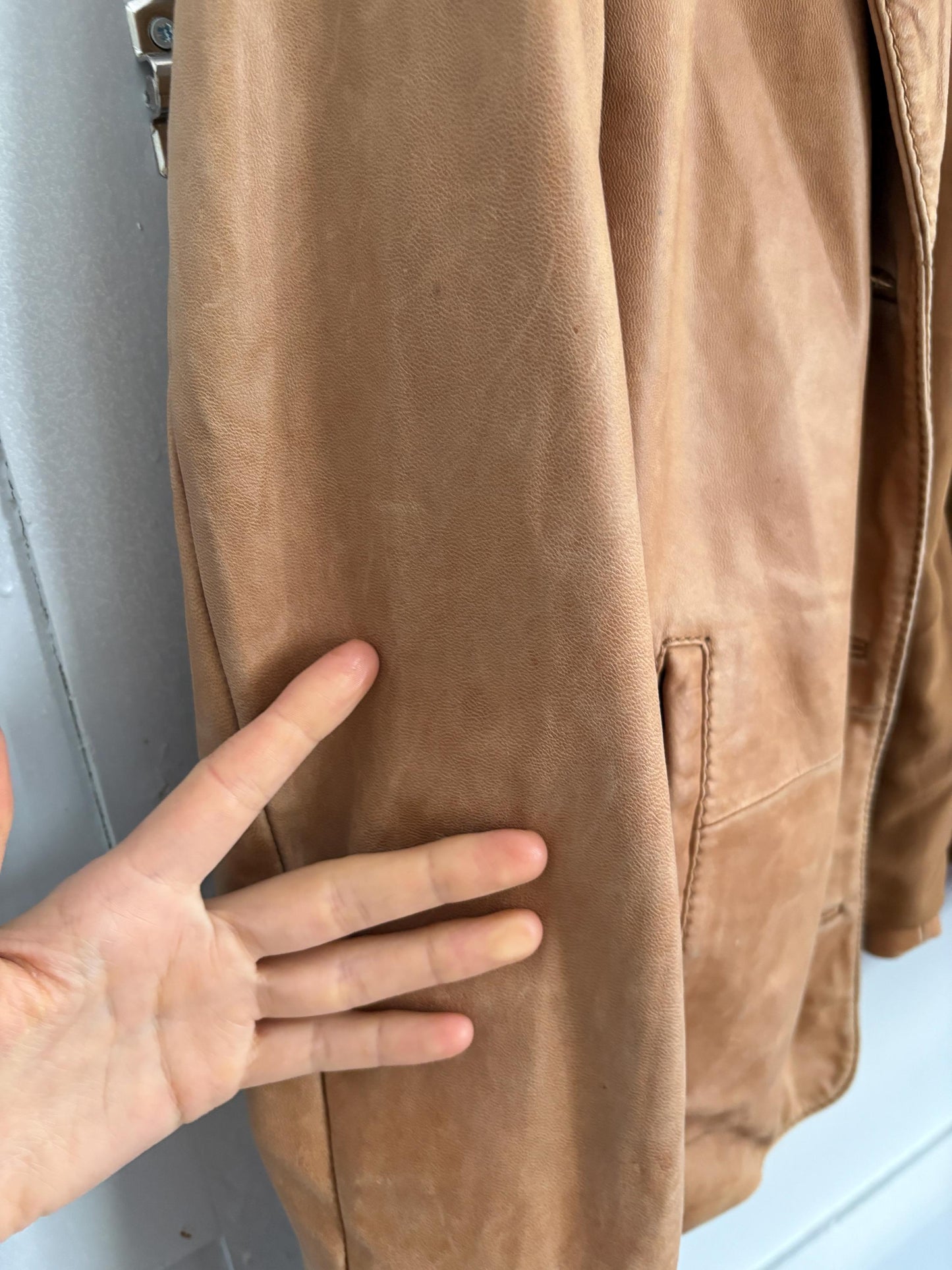 Vintage Piel de Caprino leather blazer, Tan light brown jacket, unisex casual oversized fit, classic retro 90s aesthetic,