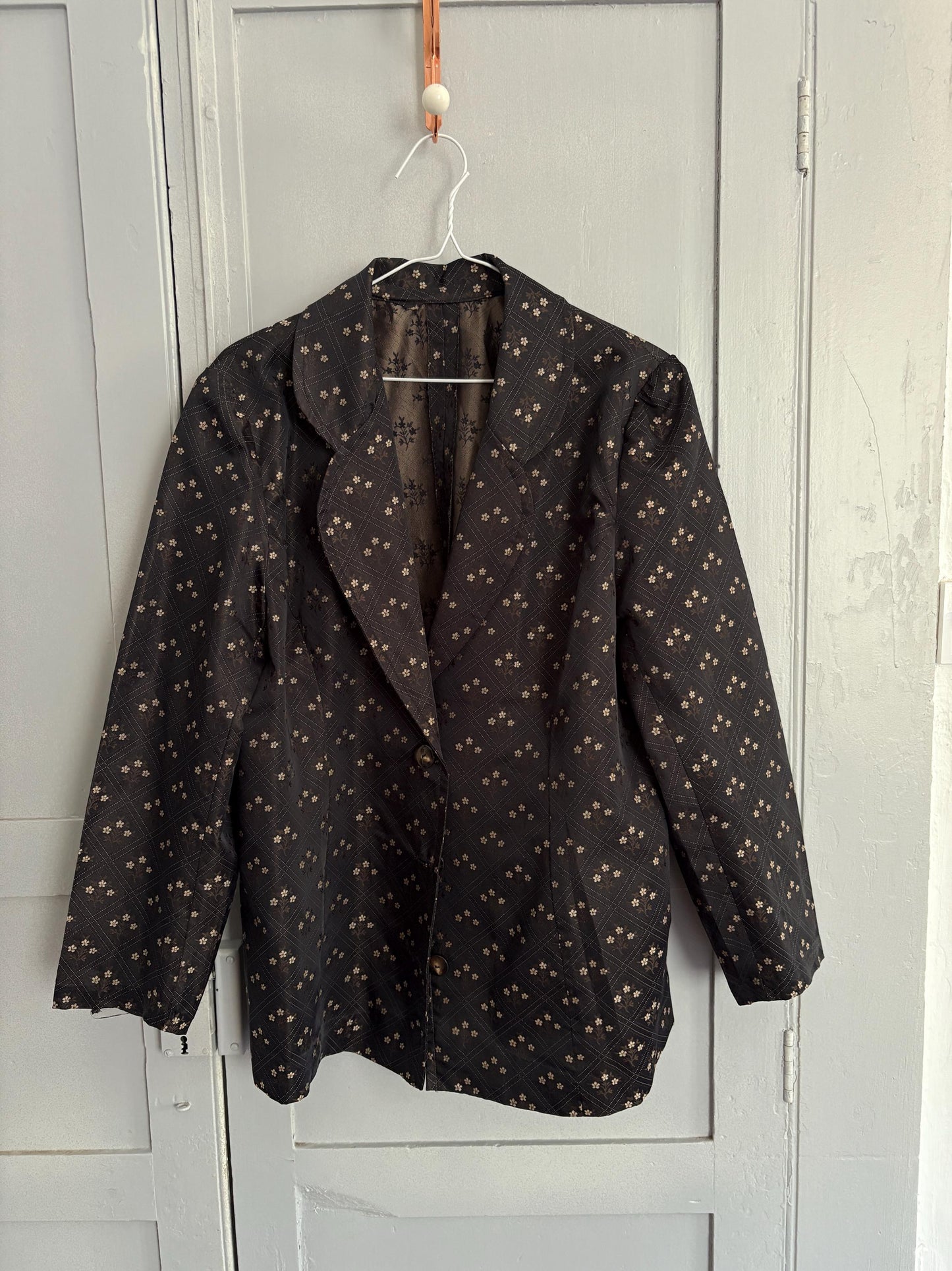 Vintage floral print blazer, handmade luxury jacket, Oversized fit, romantic Gothic aesthetic, unique retro statement piece