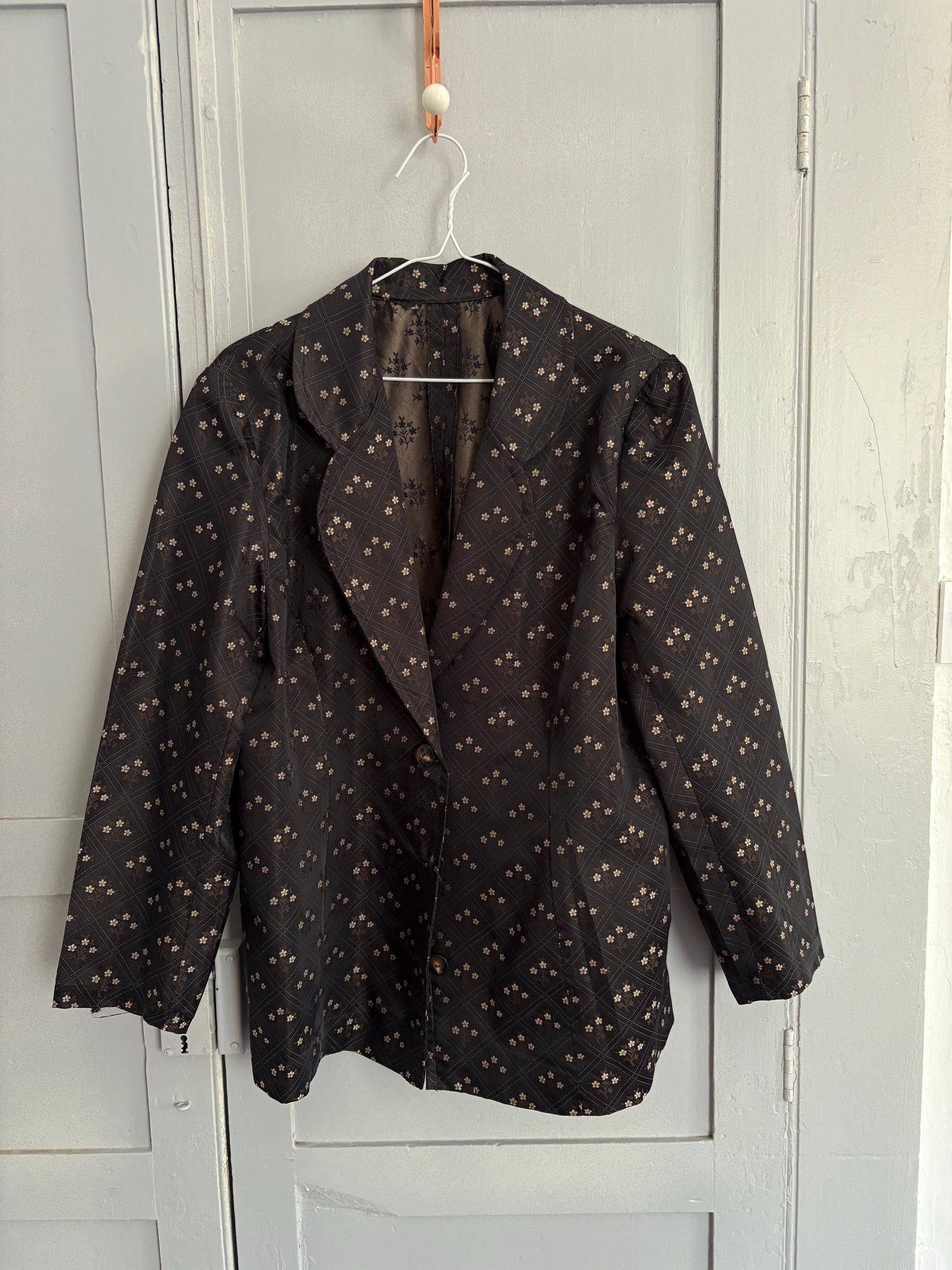 Vintage floral print blazer, handmade luxury jacket, Oversized fit, romantic Gothic aesthetic, unique retro statement piece