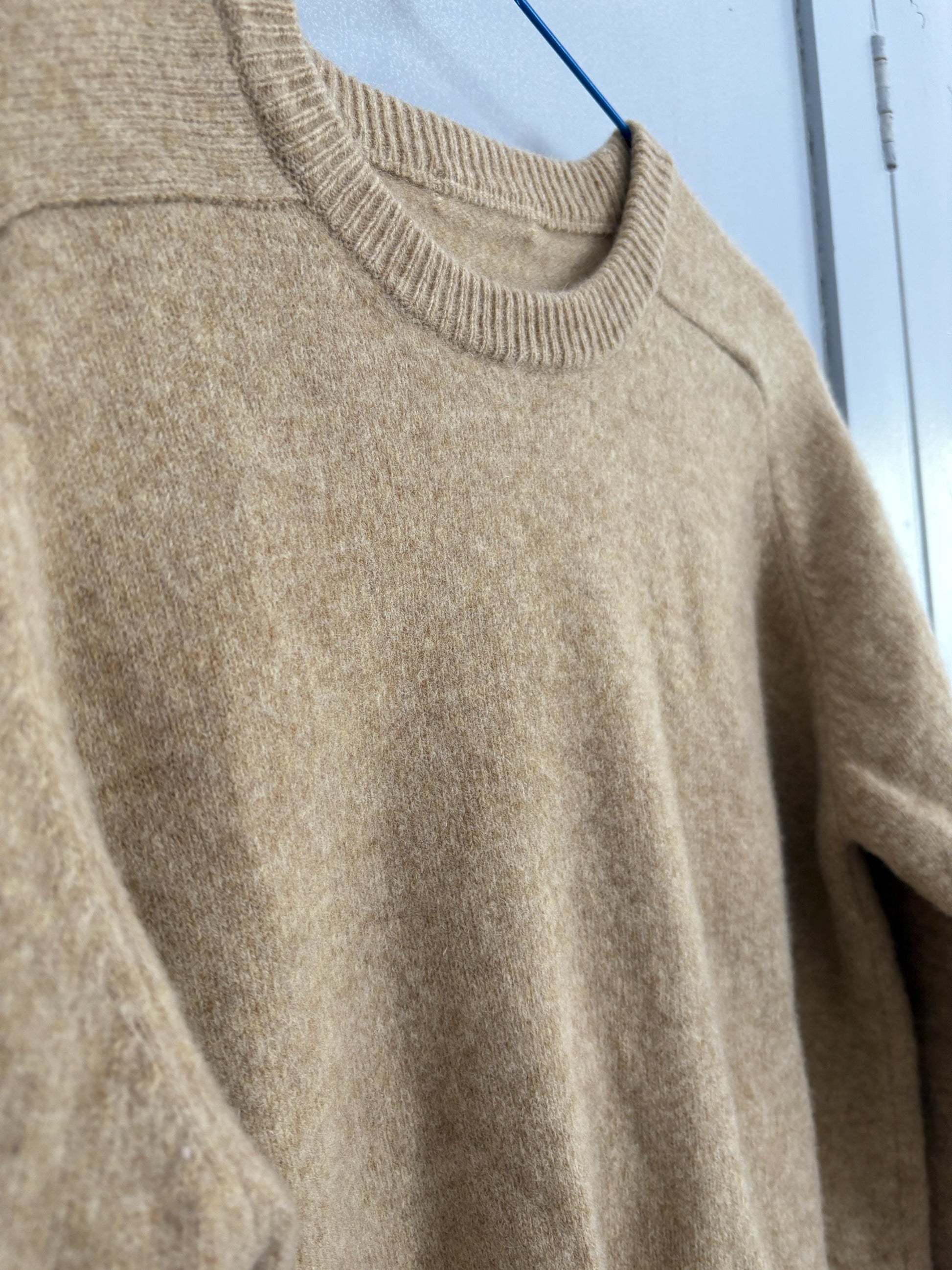 Vintage 100% Lambswool Jumper, Classic Crewneck Sweater, Light Academia Aesthetic, Minimalist Knitwear, Size M-L