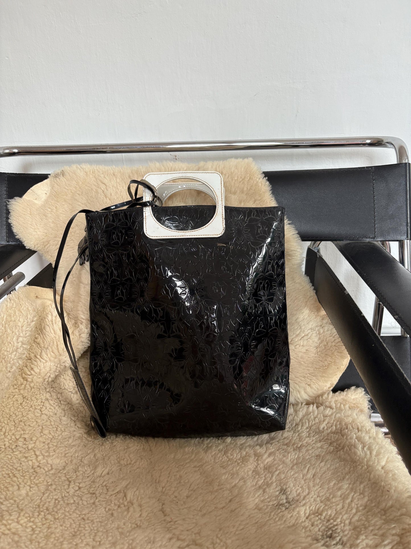 Vintage Lancôme Paris Black Patent Bag – Y2K Glossy Handbag with Cutout Handle – Statement Style – One Size