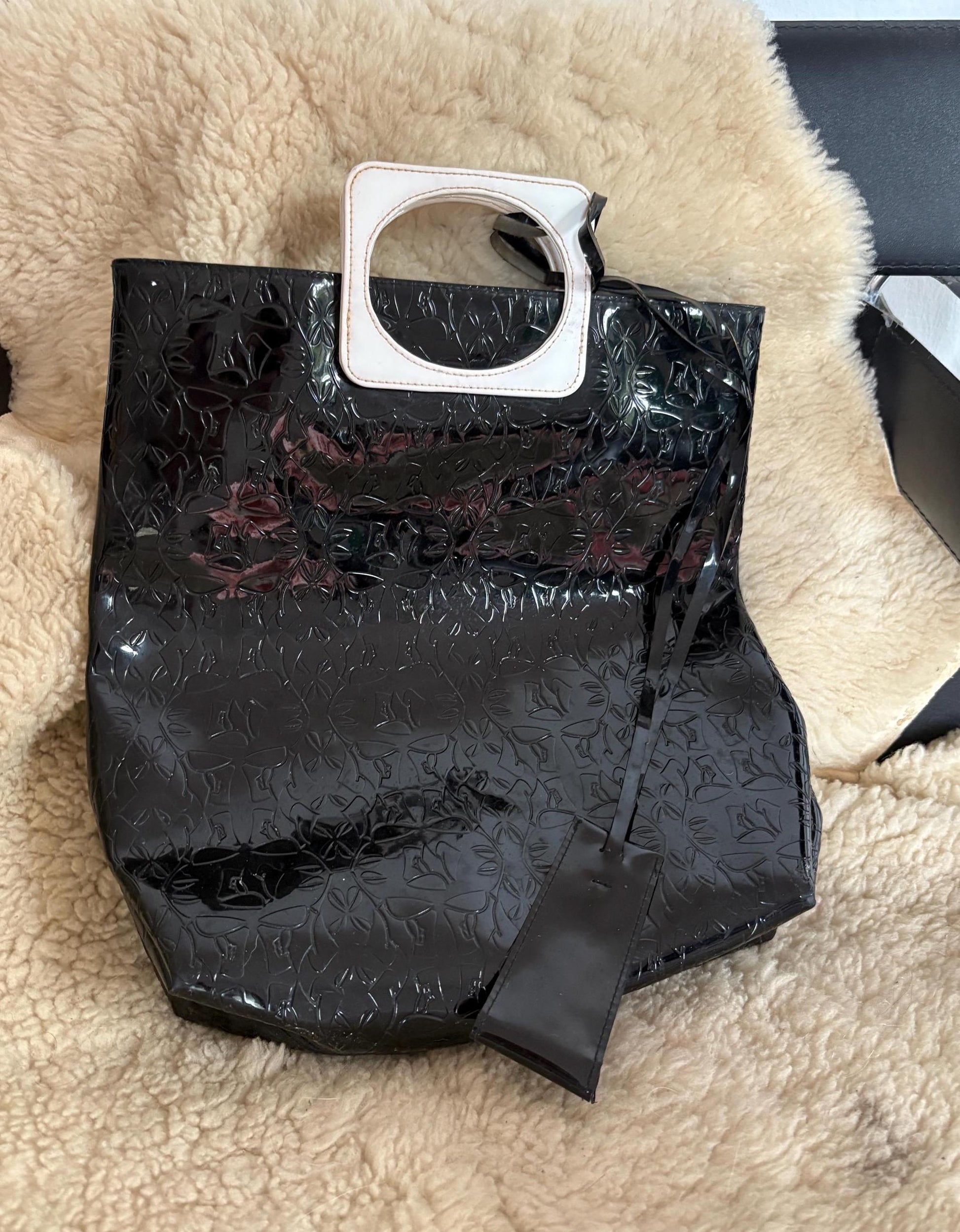 Vintage Lancôme Paris Black Patent Bag – Y2K Glossy Handbag with Cutout Handle – Statement Style – One Size