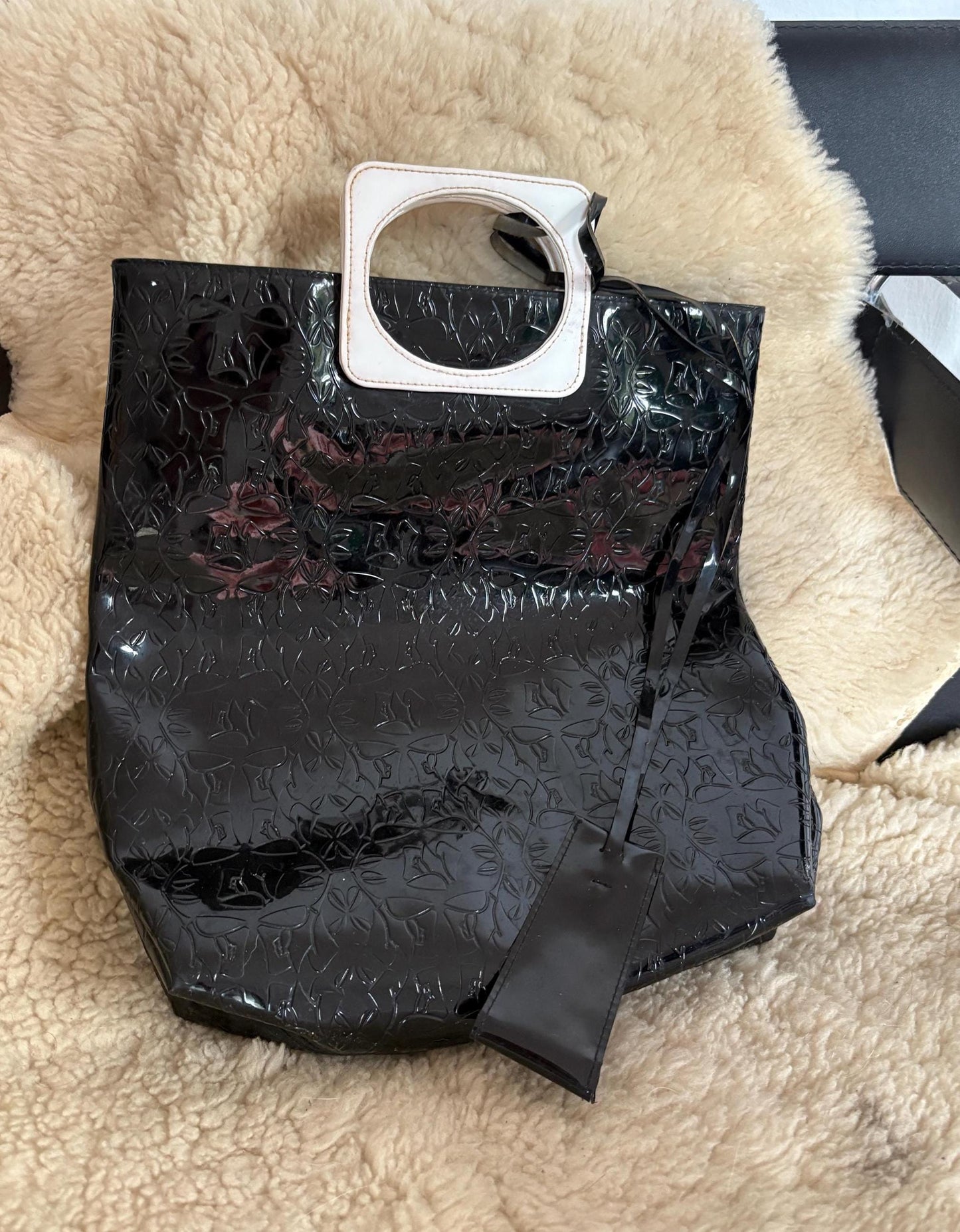 Vintage Lancôme Paris Black Patent Bag – Y2K Glossy Handbag with Cutout Handle – Statement Style – One Size