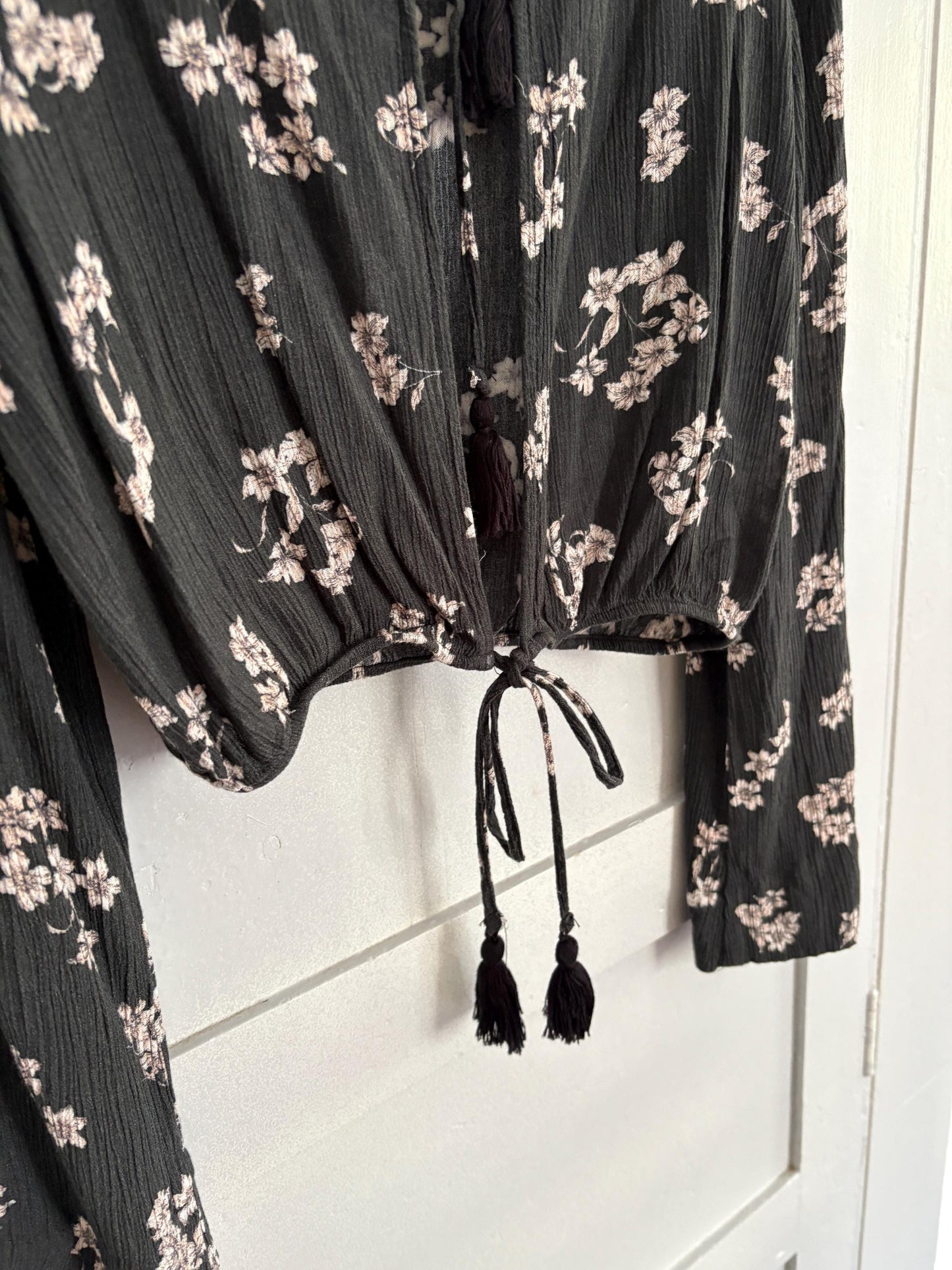 Vintage floral tie-front blouse, boho cropped top, romantic dark academia aesthetic, feminine retro long-sleeve shirt, festival fairycore