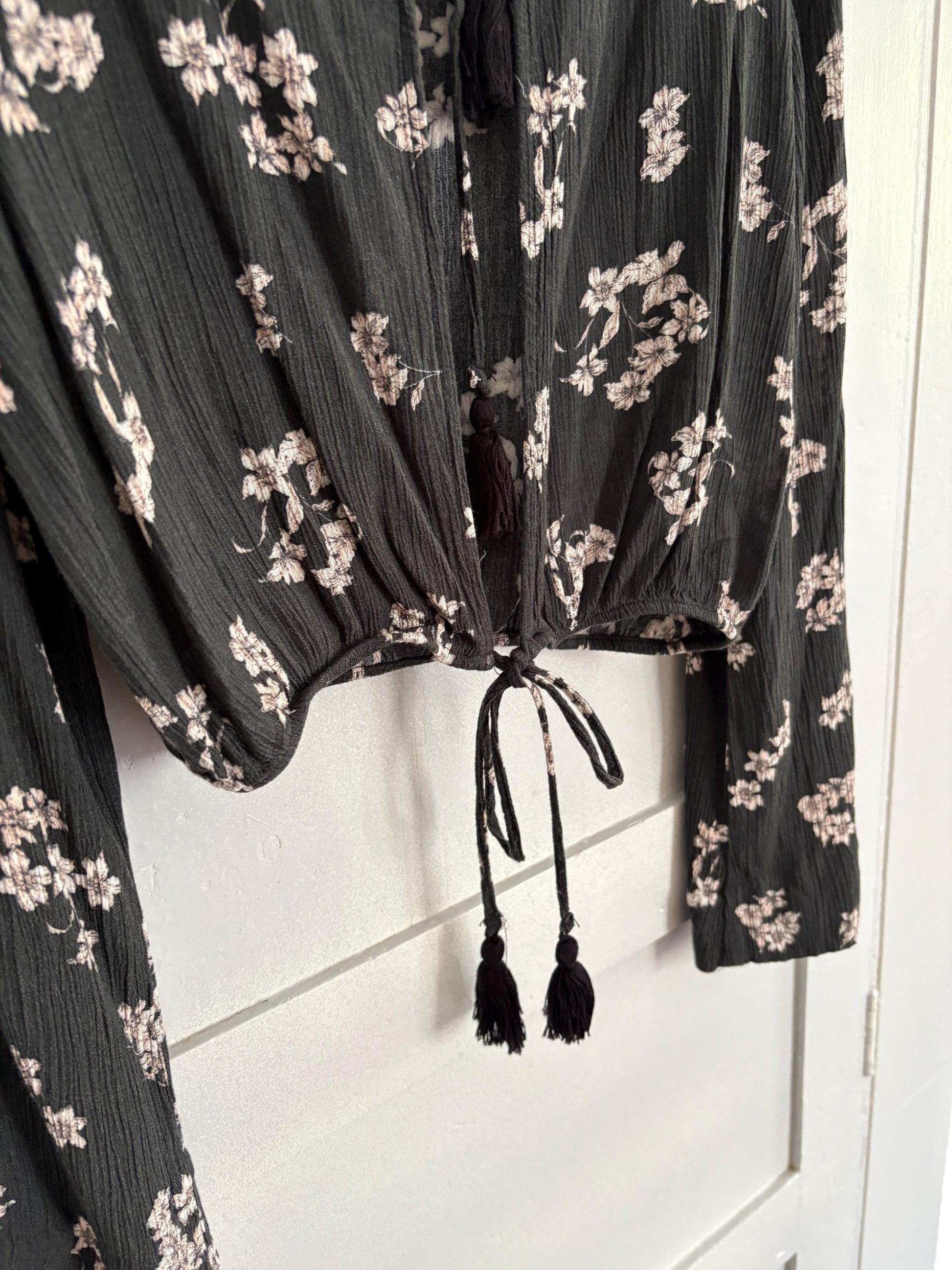 Vintage floral tie-front blouse, boho cropped top, romantic dark academia aesthetic, feminine retro long-sleeve shirt, festival fairycore