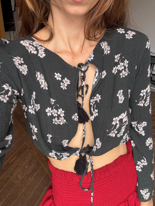 Vintage floral tie-front blouse, boho cropped top, romantic dark academia aesthetic, feminine retro long-sleeve shirt, festival fairycore