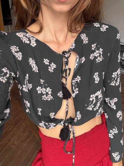 Vintage Floral Tie-Front Blouse — detail