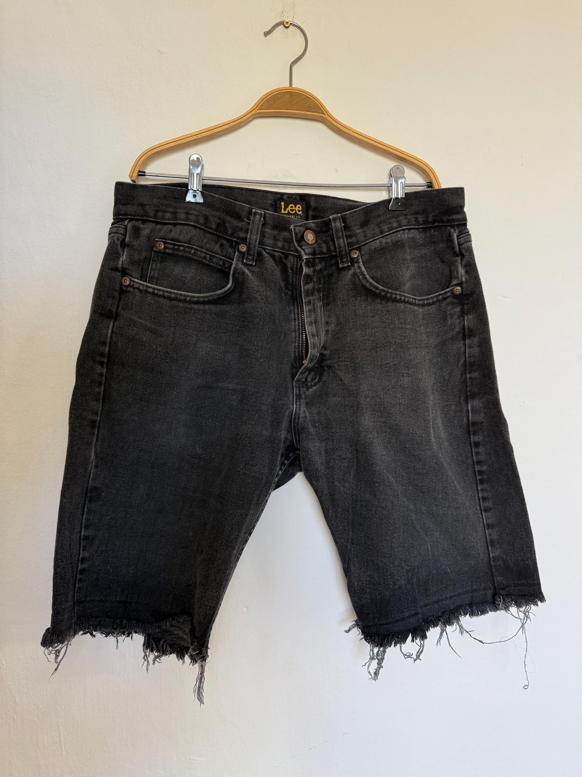 Vintage Lee black denim shorts, Cotton straight fit summer pants, Aesthetic raw hem men’s jean cutoffs, Cool grunge summer shorts, Size M