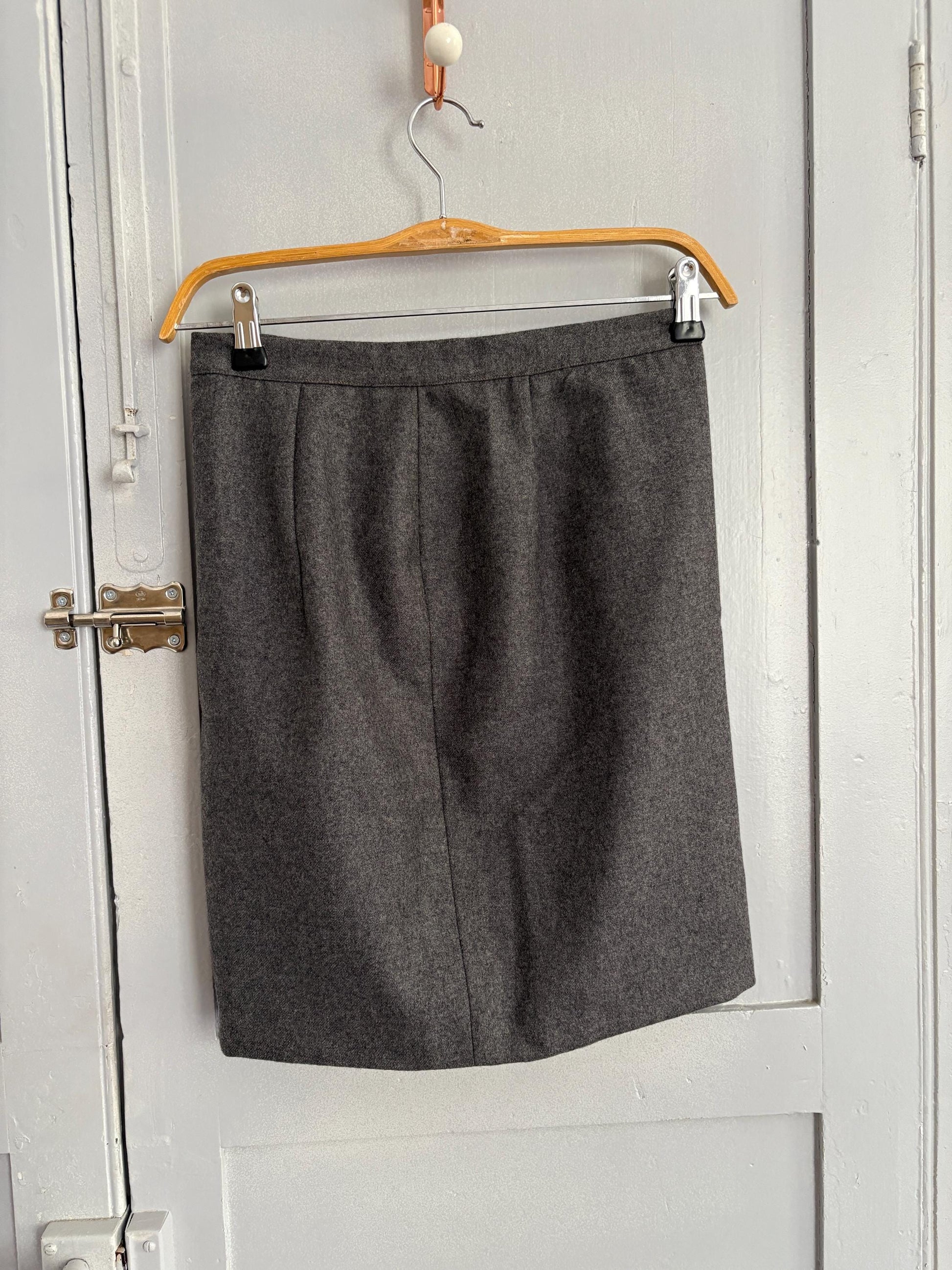 Vintage Dark Grey Wool Mini Skirt – High Waist Preppy Academia Aesthetic – Handmade Classic Plaid Schoolgirl Style – Size S