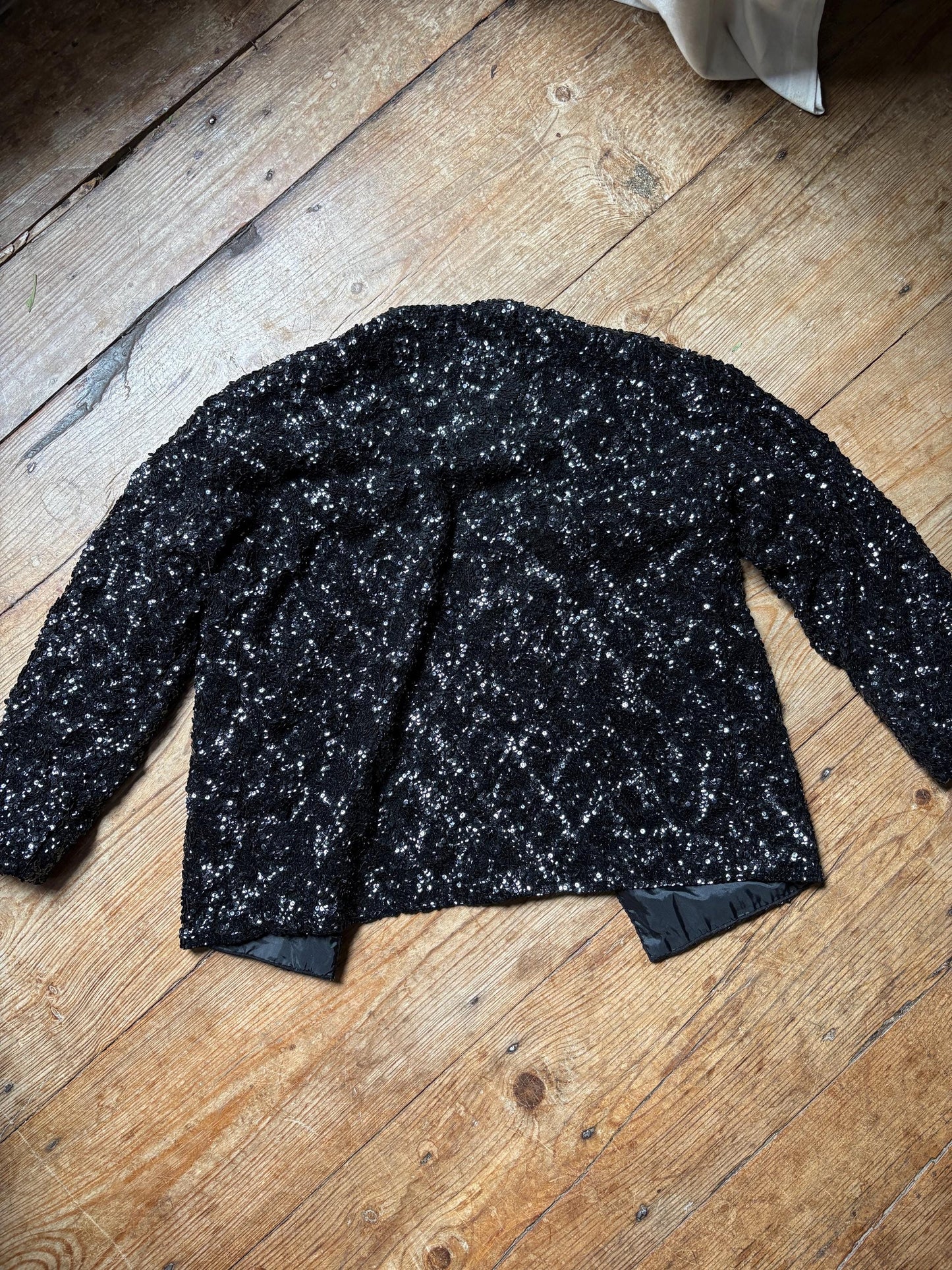 Vintage black sequin evening jacket with diamond bow clasp, Cropped sparkly party blazer, retro glam coquette aesthetic top