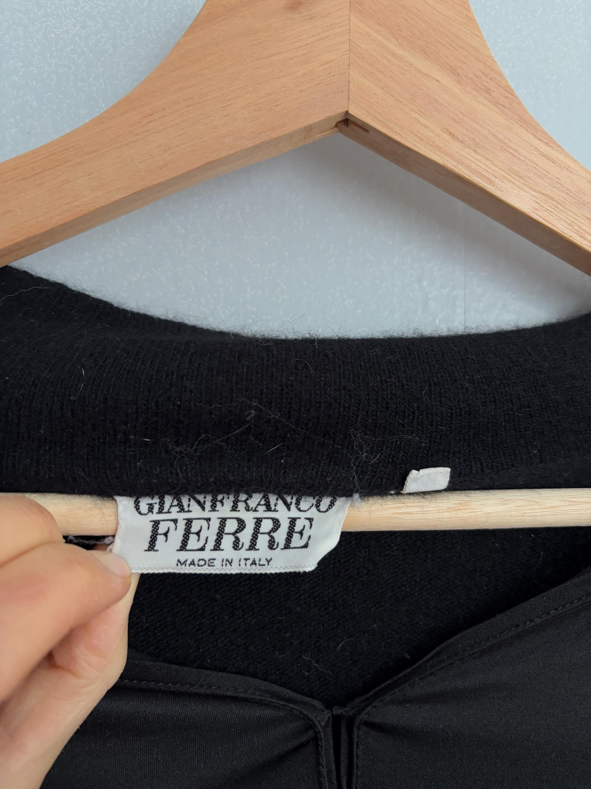 Vintage Gianfranco Ferré Italian Designer Wool & Silk Sweater – Luxurious Angora Blend with Dramatic Sleeves