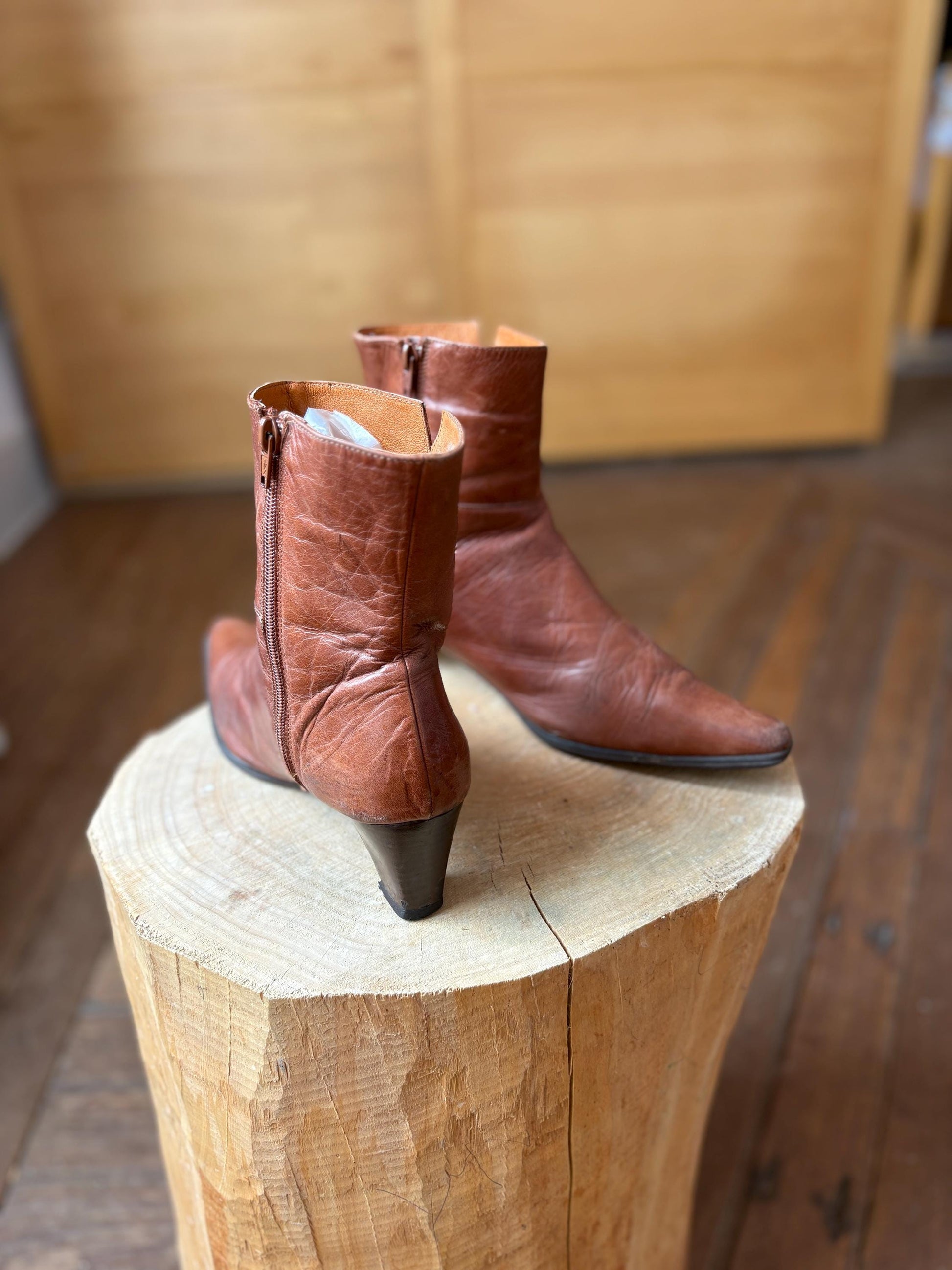 Vintage brown ankle boots pointed toe made in Spain, Size EU 41, Genuine leather heeled boots, 90s style, western chic retro booties