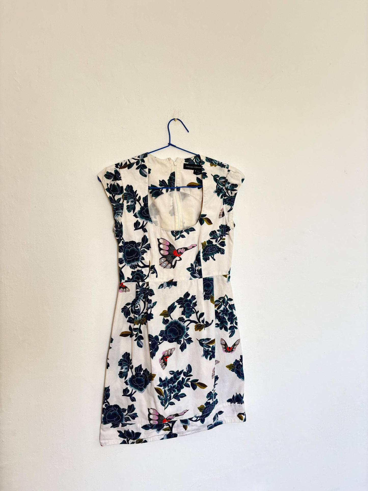 Vintage French Connection PETITE mini dress, Floral butterfly print cotton summer, Super cute and sexy mini dress with cap sleeve, Size UK 8