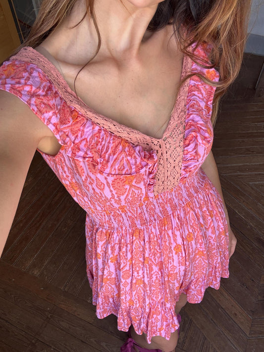 Boho ruffle mini dress, romantic summer look, vintage-inspired floral pink, deep V neckline, stretchy waist, size S