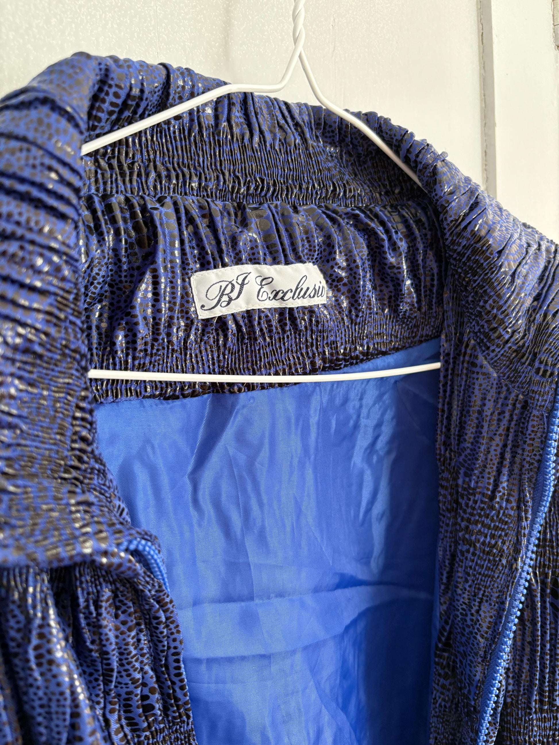 Vintage blue jacket aesthetic unique piece with padded shoulders statement piece in great condition