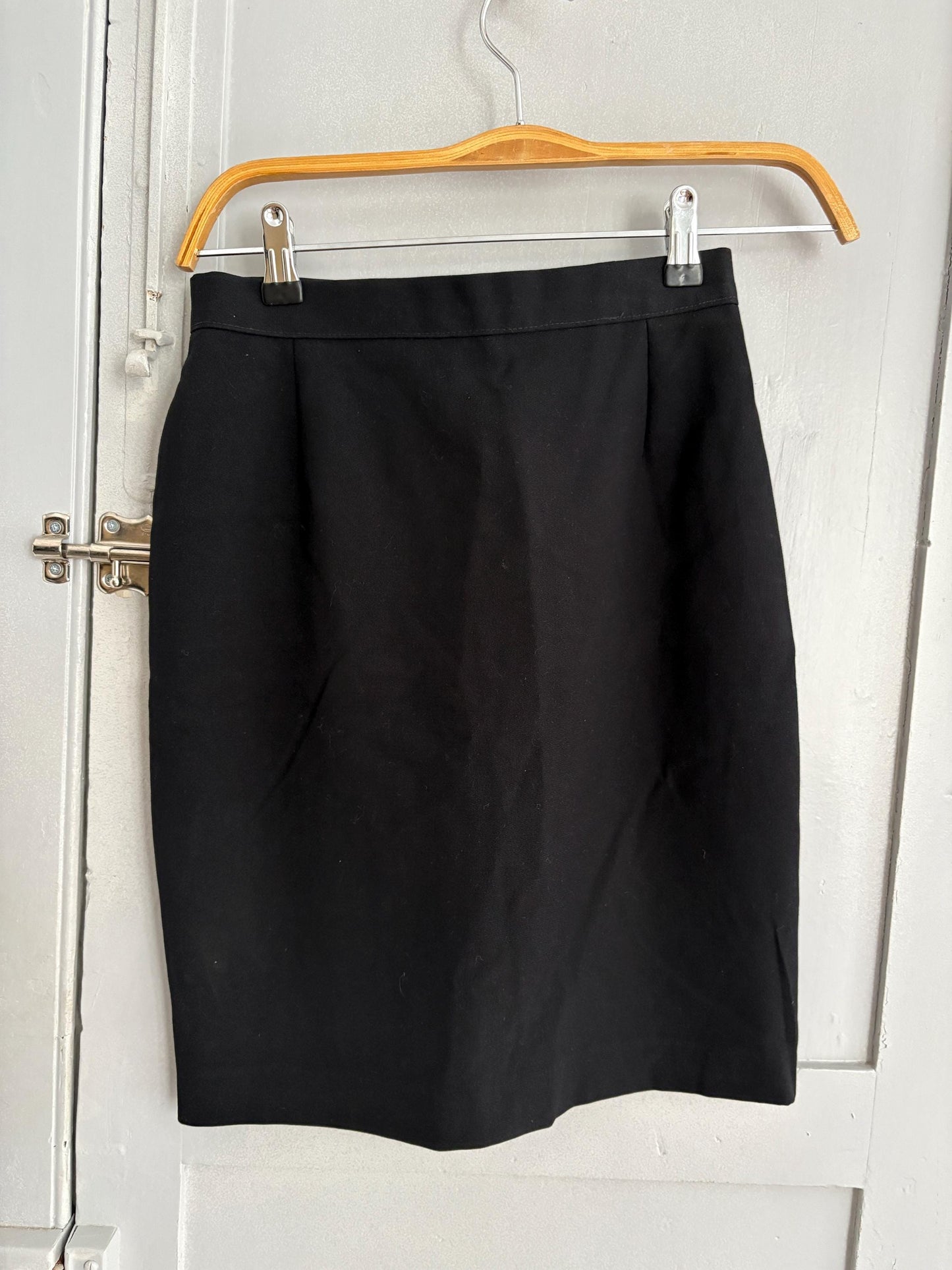 Vintage Black Mini Pencil Skirt by Sportstaff Made in Italy – Elegant Tailored Fit with Back Slit, Size XS - S