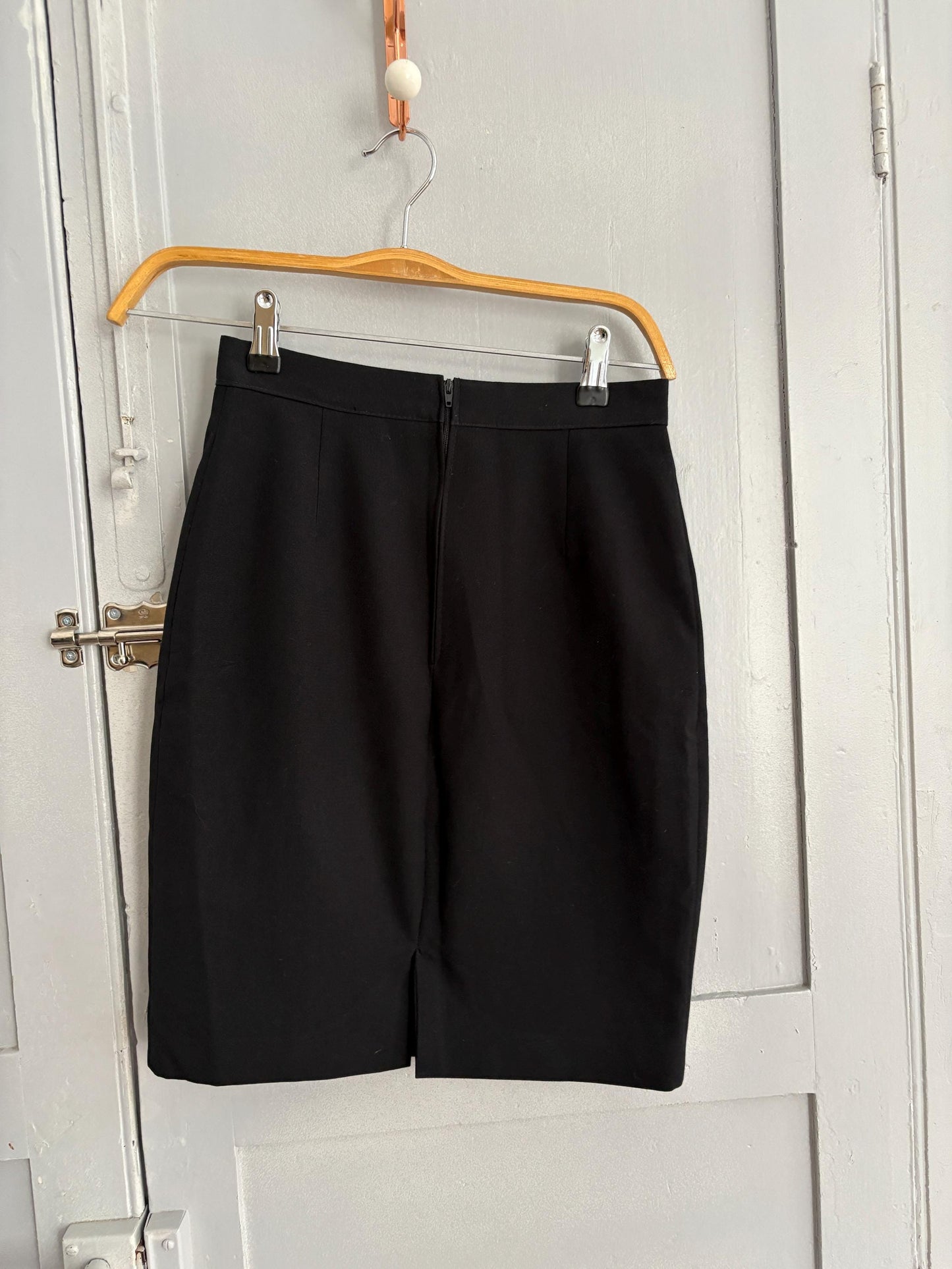 Vintage Black Mini Pencil Skirt by Sportstaff Made in Italy – Elegant Tailored Fit with Back Slit, Size XS - S