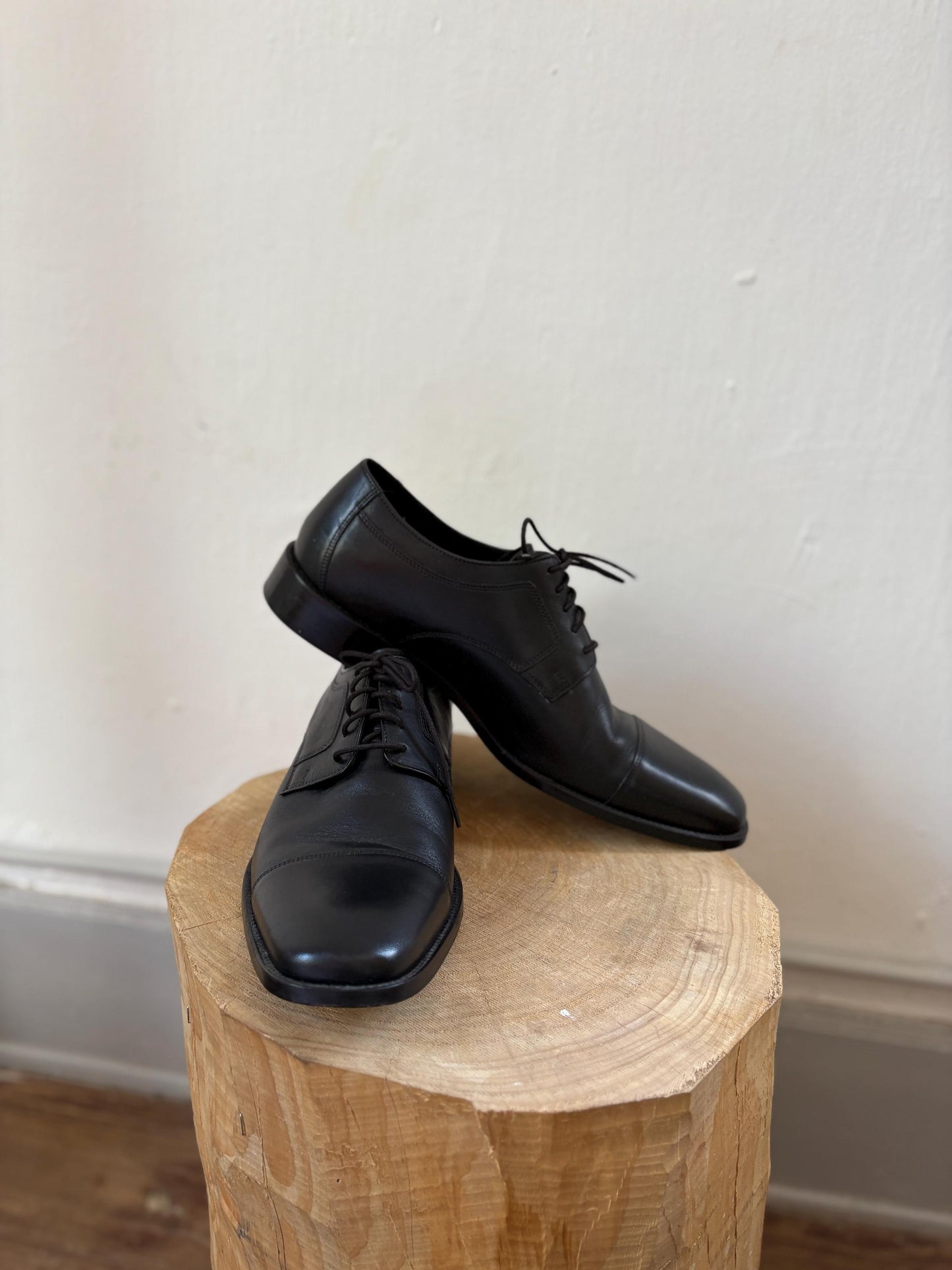 Johnston & Murphy Black Leather Oxfords — detail